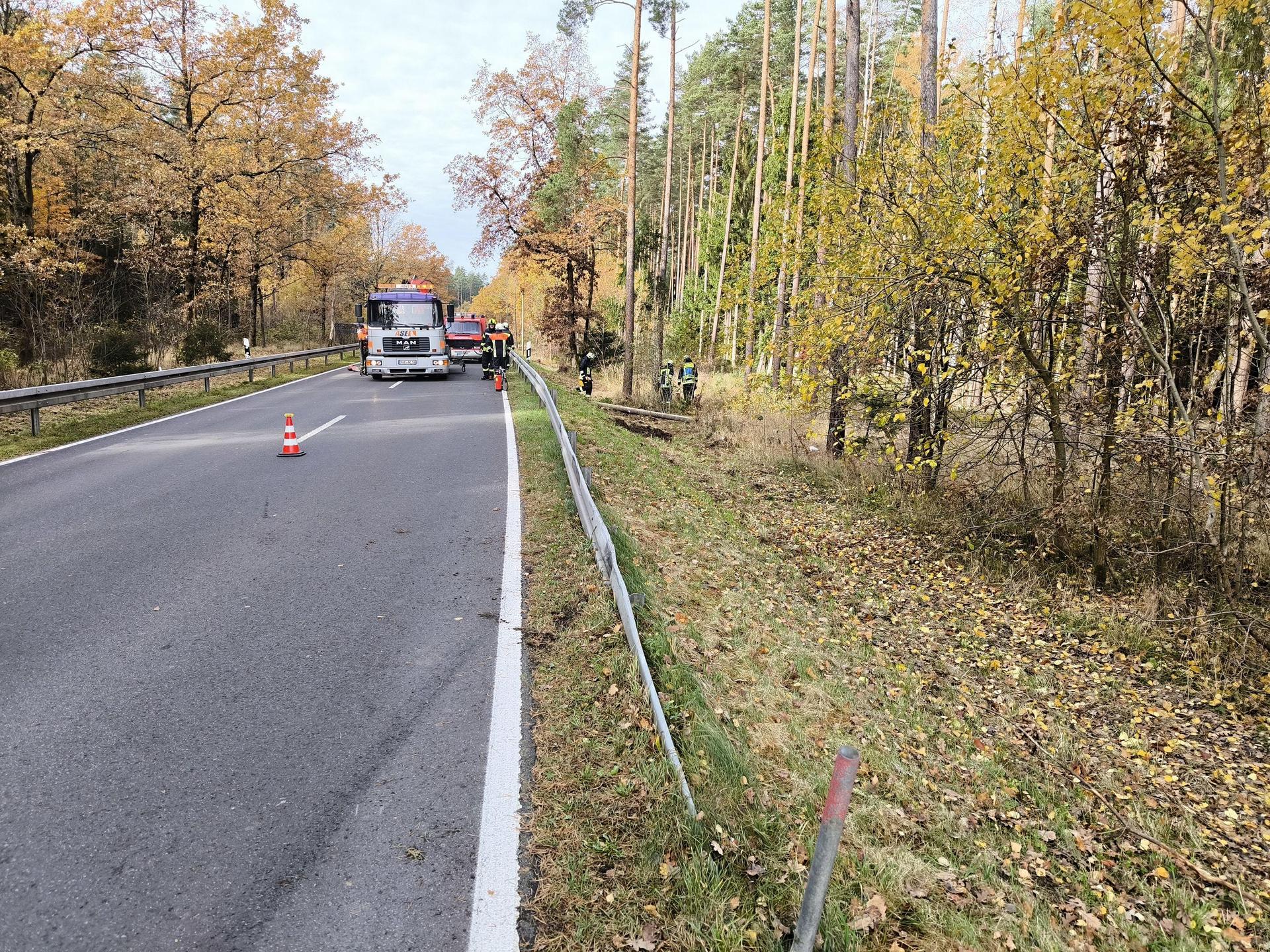 Am Samstagmorgen ereignete sich gegen 9:30 Uhr auf der Staatsstraße 2122 ein Verkehrsunfall. Die Strecke führt von Eschenbach in Richtung Schlammersdorf, der Unfallort lag kurz vor der Kreuzung Holzmühle.  (Bild: Jürgen Masching)