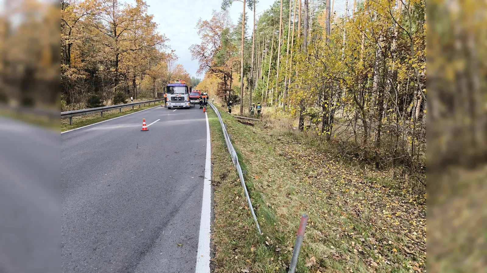 Am Samstagmorgen ereignete sich gegen 9:30 Uhr auf der Staatsstraße 2122 ein Verkehrsunfall. Die Strecke führt von Eschenbach in Richtung Schlammersdorf, der Unfallort lag kurz vor der Kreuzung Holzmühle.  (Bild: Jürgen Masching)