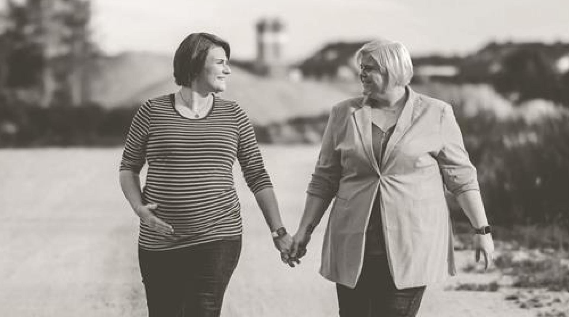 Caro und Kathi Glaser gaben sich am Familien-Hochzeitstag das Ja-Wort. (Bild: privat)