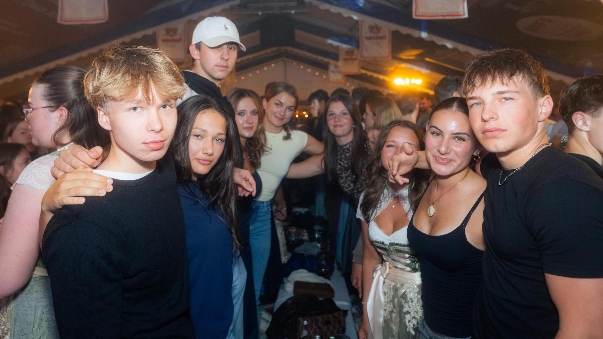 Die Bilder vom Freitag auf dem Weidener Volksfest 2025. (Bild: Hannes Stock)