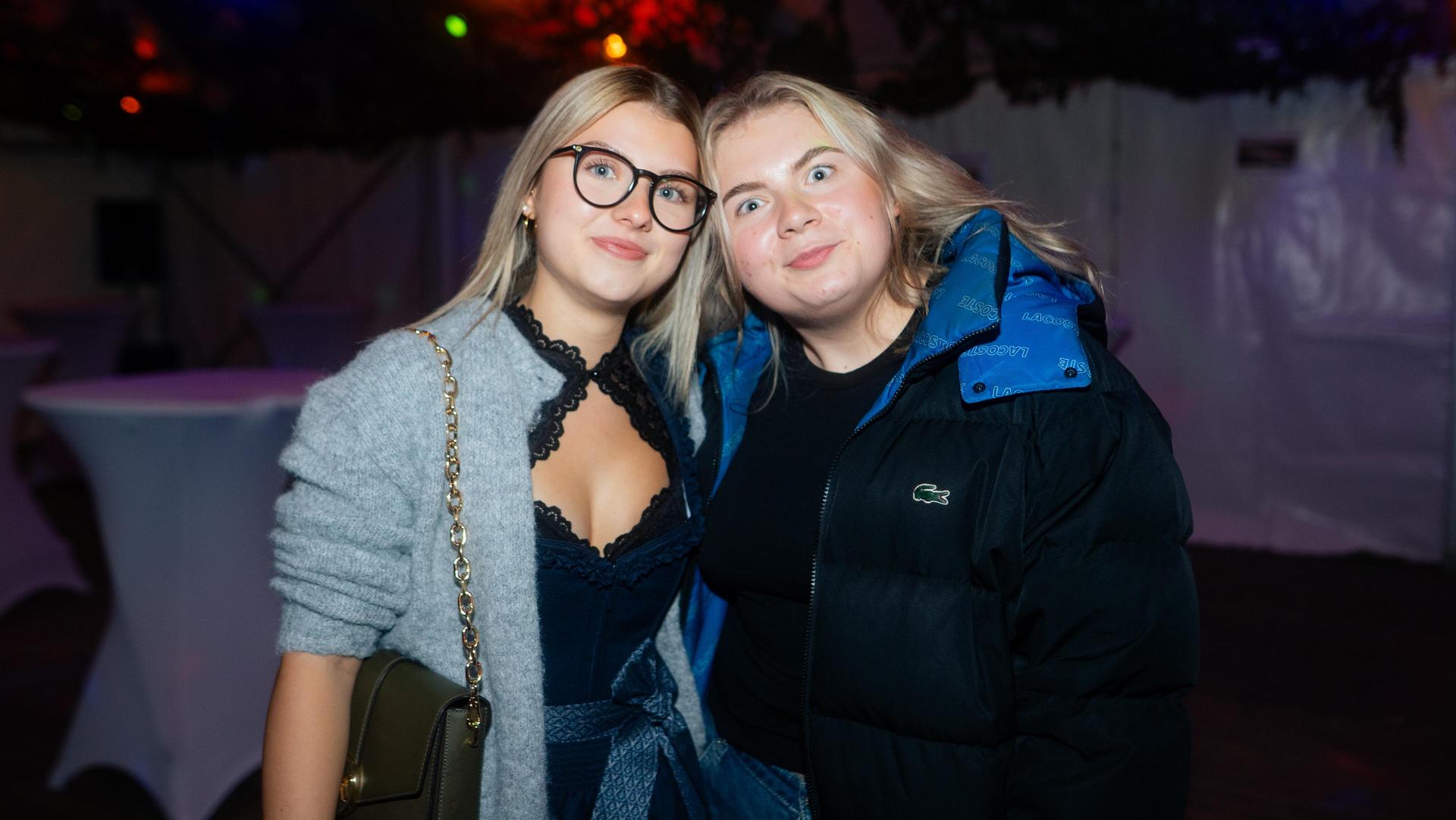 Am Samstag feierte die DJK Weiden Kirchweih am Flutkanal. Für Stimmung sorgte die Band „Dei vo Gestern”. (Bild: Hannes Stock)
