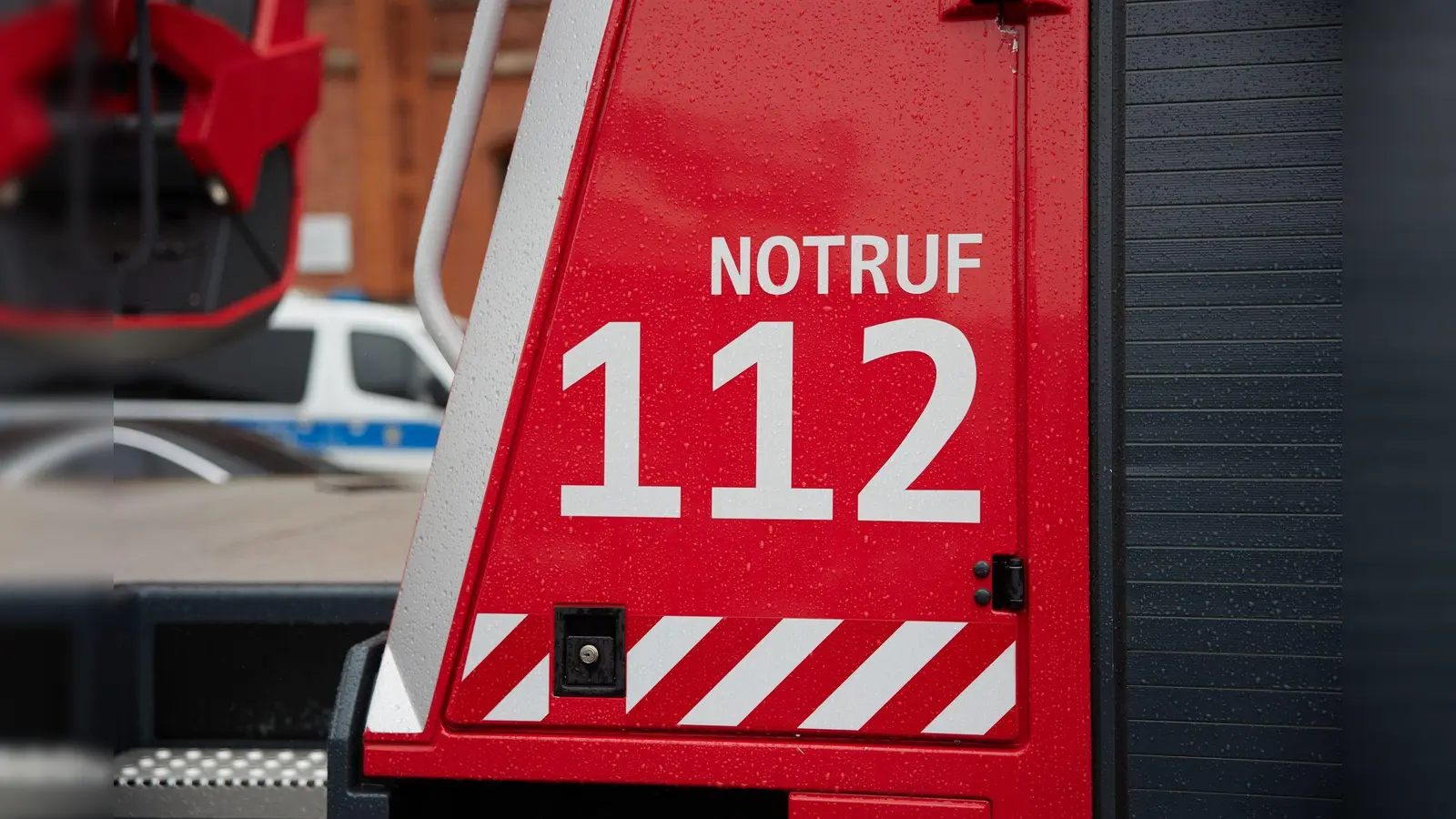 Der Notruf 112 ist nicht betroffen, aber die Feuerwehr Weiden direkt ist telefonisch derzeit nicht zu erreichen. (Symbolbild: Jörg Carstensen/dpa)