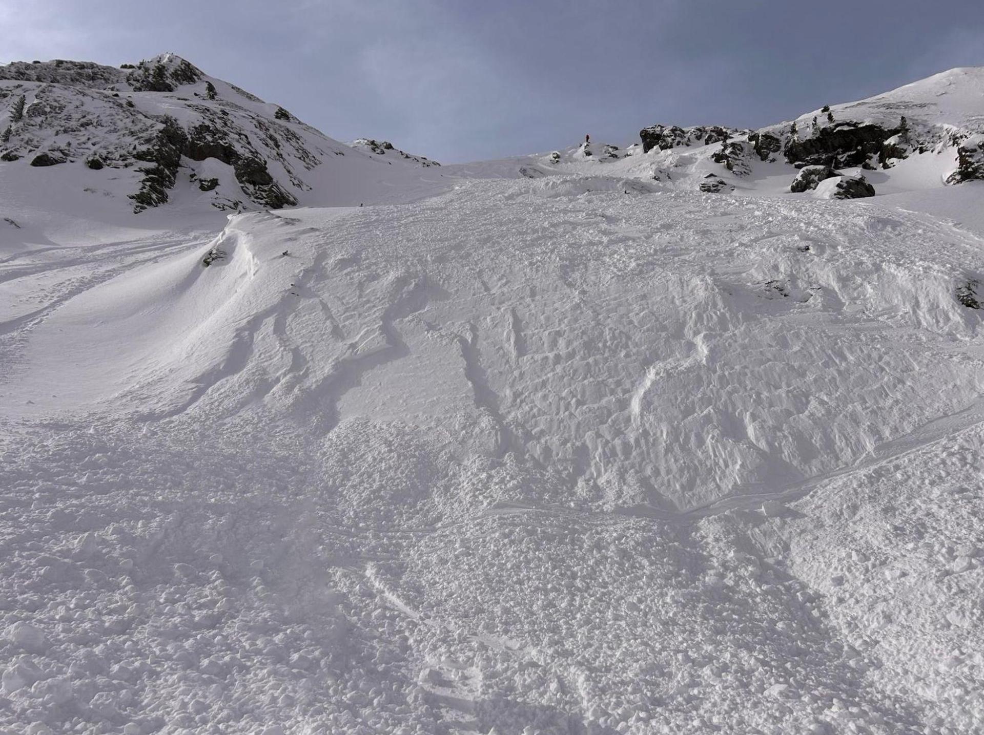 In diesem Winter gibt es ungewöhnlich viele Lawinen wie hier in Tirol. (Archivbild) (Bild: Zoom.Tirol/APA/dpa)