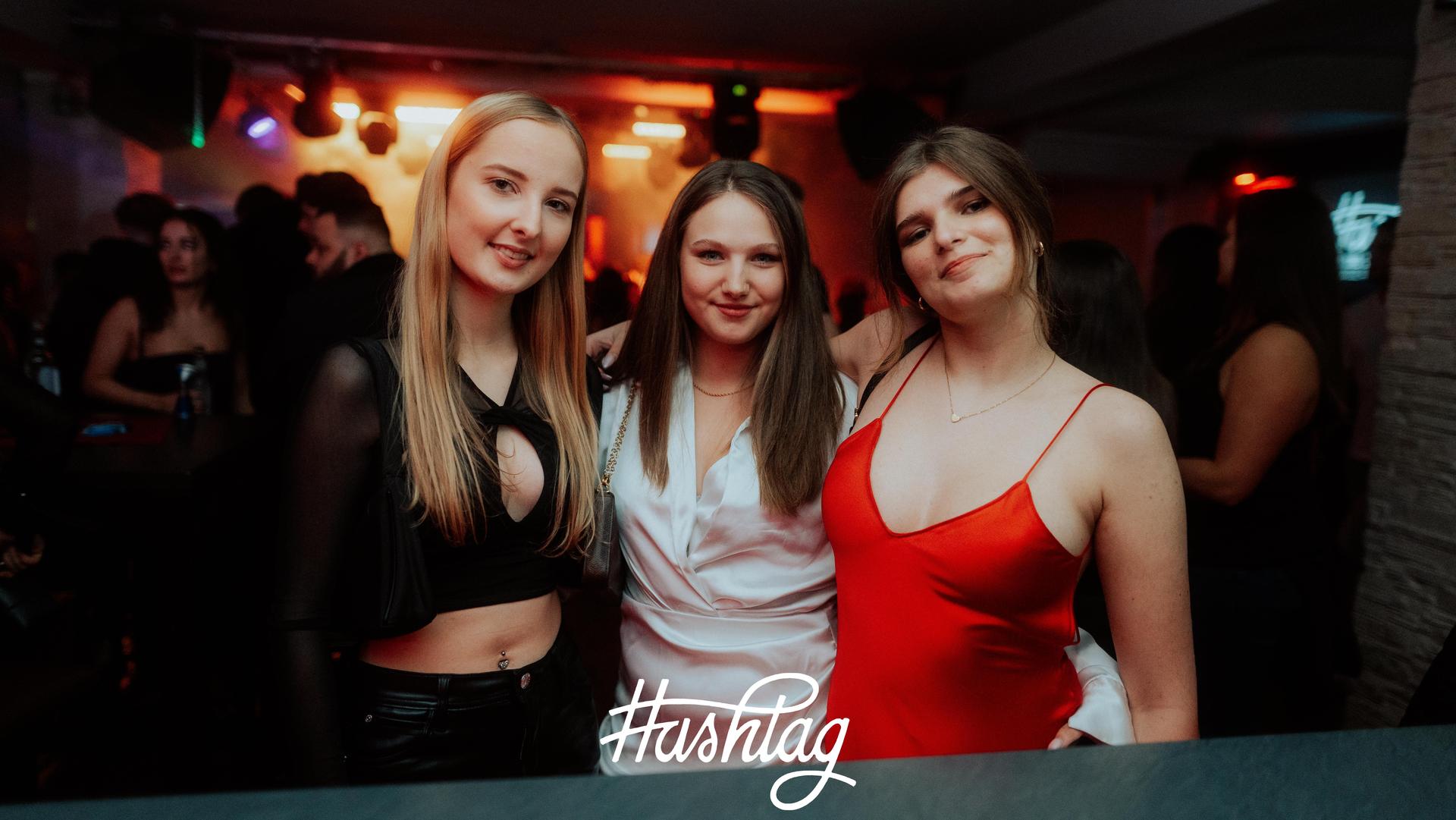 Bei der „Hashtag Saturday”-Partyim Hashtag Weiden sorgte <b>DJ RobVEE</b> für den passenden Sound. (Bild: Sebastian Reiter)
