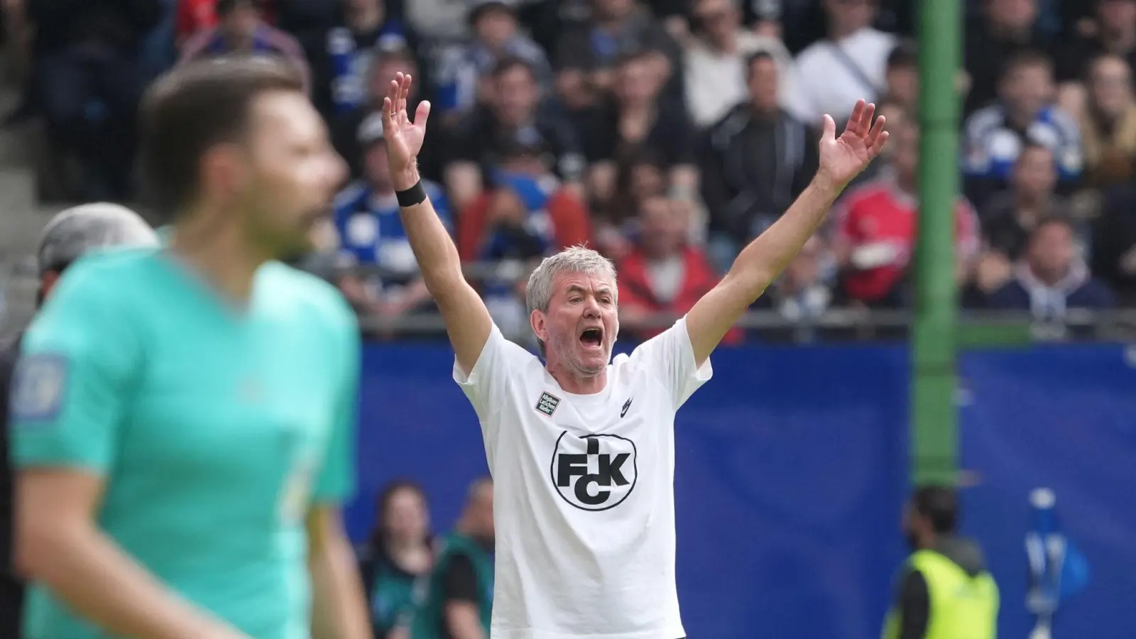 Kaiserslauterns Trainer Friedhelm Funkel will den Abstieg in die 3. Liga vermeiden. (Bild: Marcus Brandt/dpa)