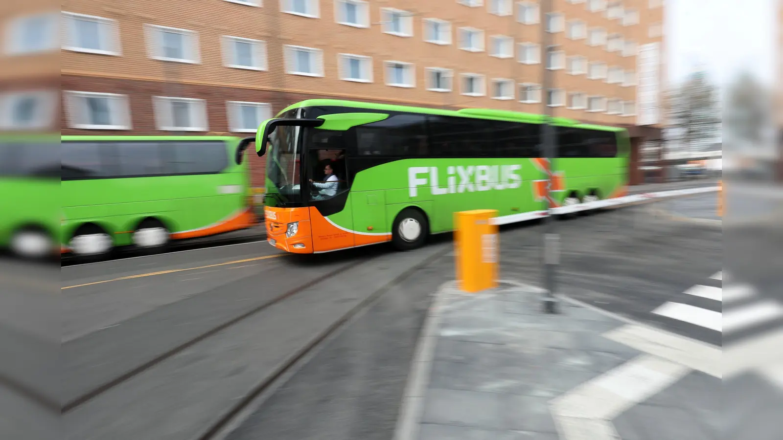 Von und nach Weiden fahren keine Flixbusse mehr. (Symbolbild: Lukas Görlach/dpa)