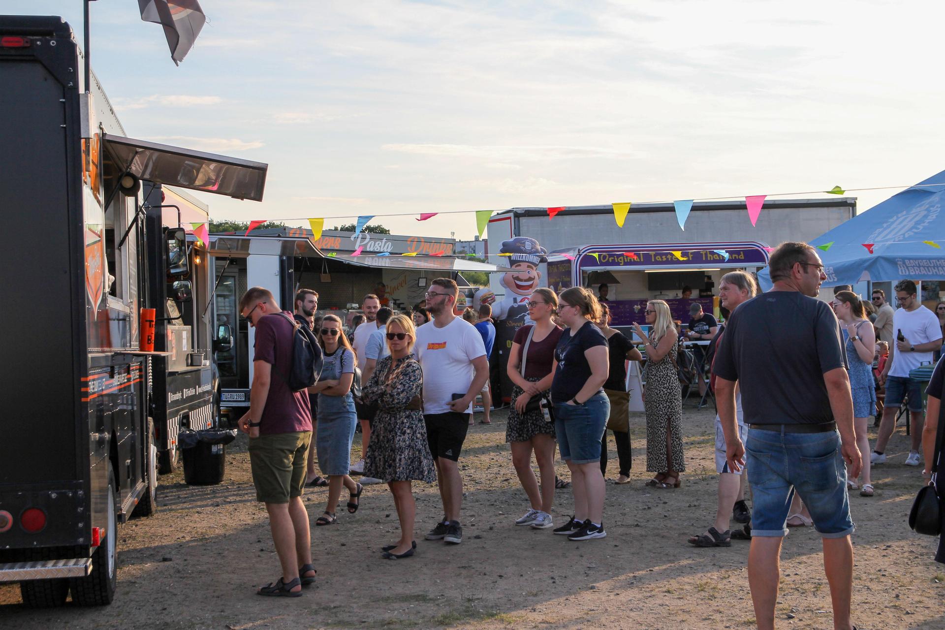 Das Foodtruck Festival in Weiden.  (Bild: Lea Stecher)