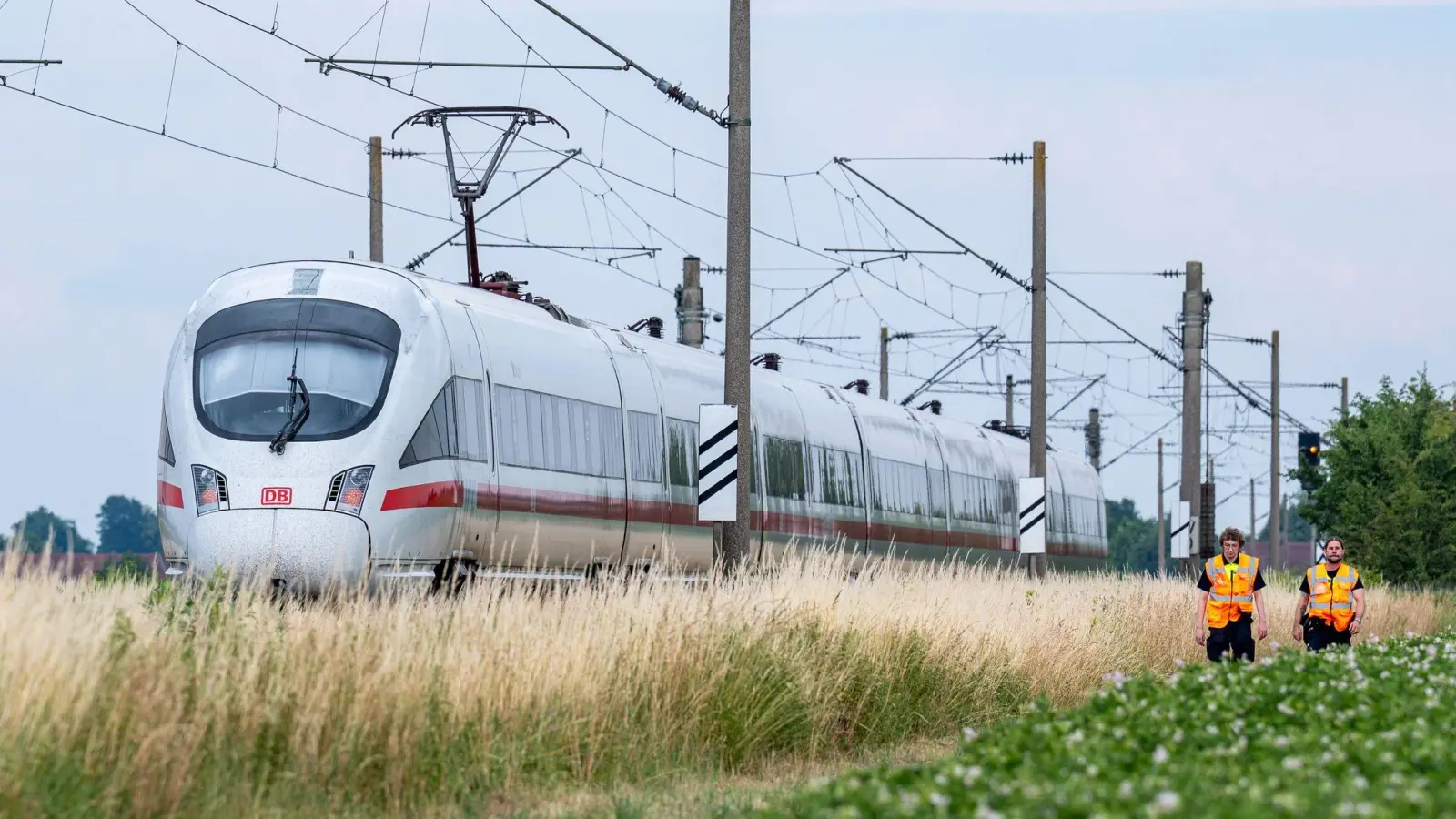 Mehrere Menschen wurden bei dem Angriff verletzt. (Archivfoto) (Bild: Armin Weigel/dpa)