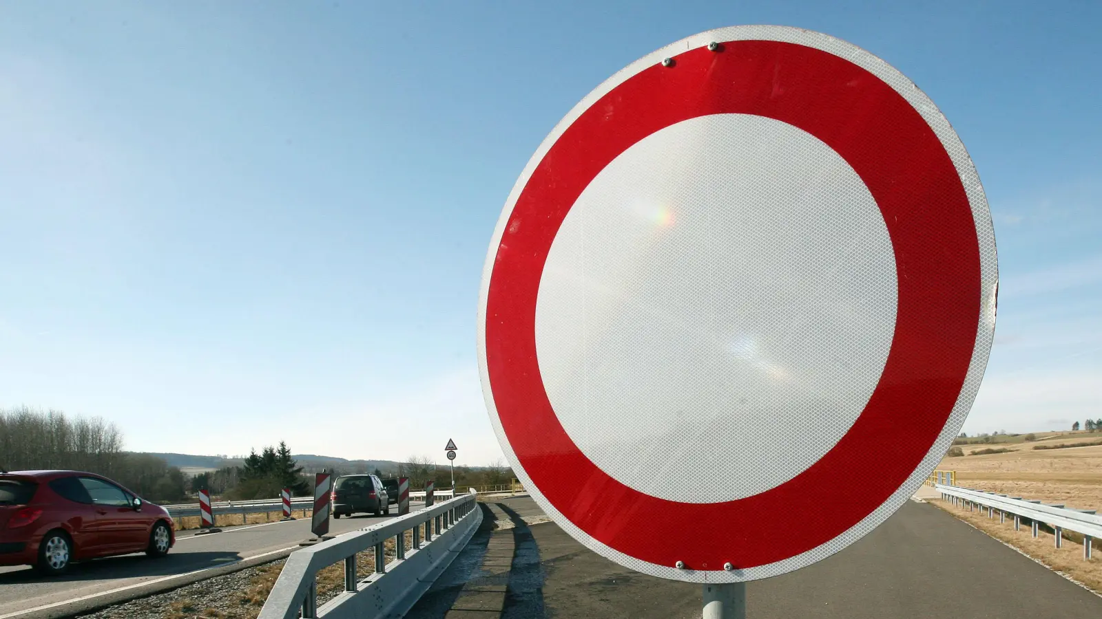 „Durchfahrt verboten” heißt es bei der Ortsdurchfahrt Michelfeld. (Symbolbild: Uwe Zucchi)