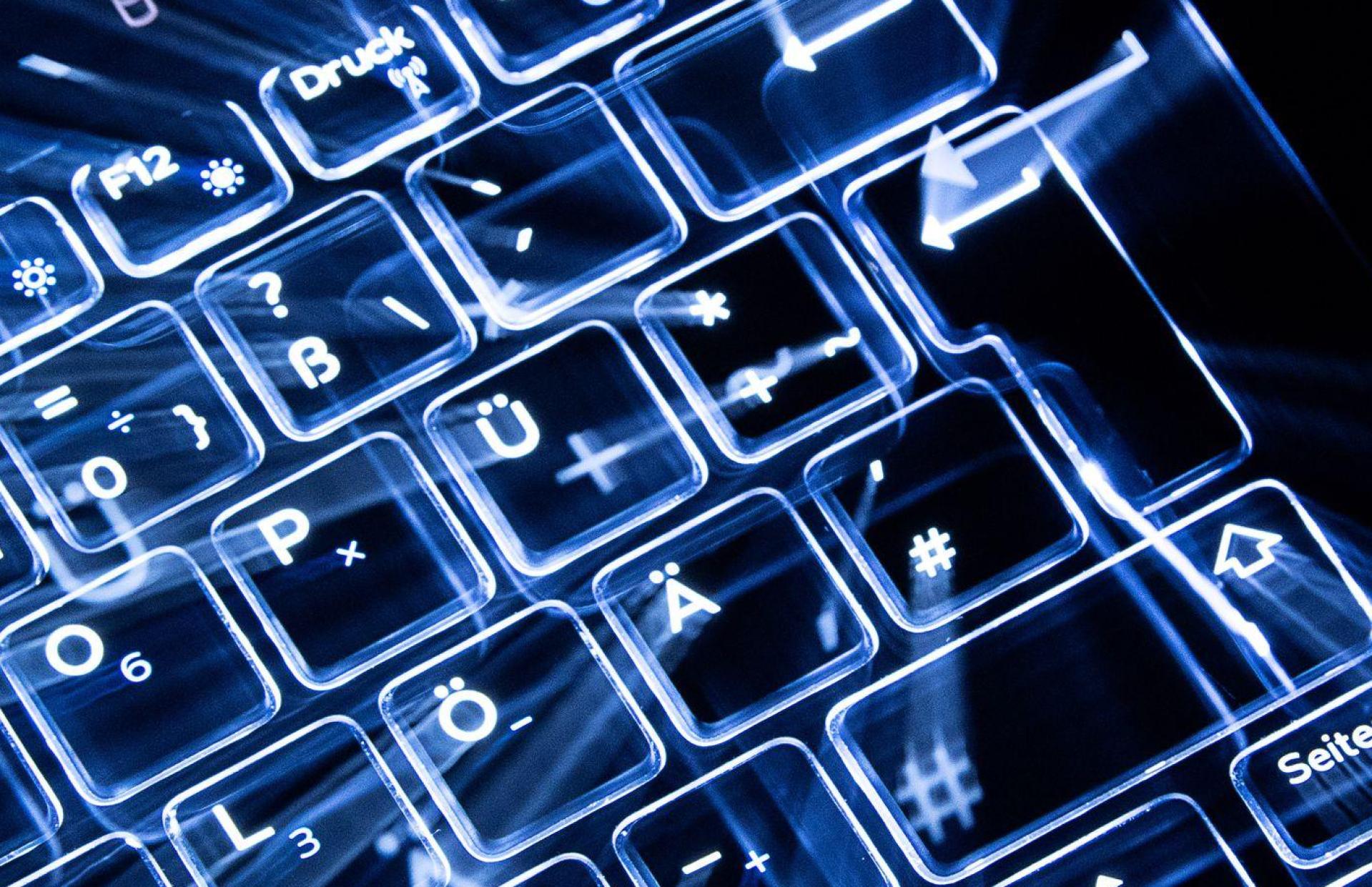 Das Medizinische Versorgungszentrum (MVZ) Nordoberpfalz hat nach einem Cyberangriff zwei seiner Standorte vorübergehend geschlossen.  (Symbolbild: Sebastian Gollnow/dpa)