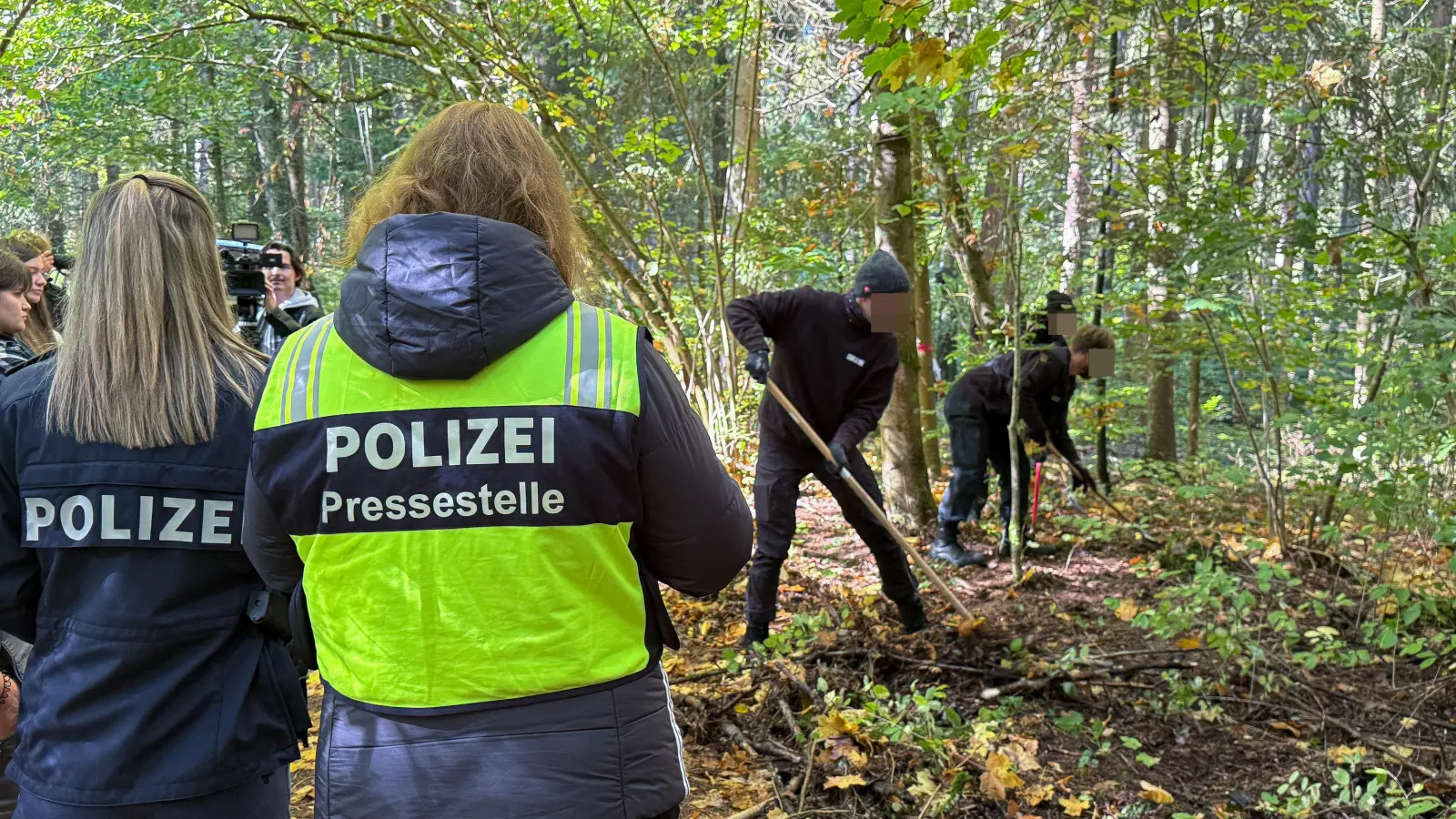 Auch in einem Waldstück in Sulzbach-Rosenberg suchte die Polizei nach dem Skelett der Vermissten. Kerstin Lee Langley lebte in Sulzbach-Rosenberg bevor sie 2007 nach Regensburg zog und verschwand. (Bild: Stephan Huber)