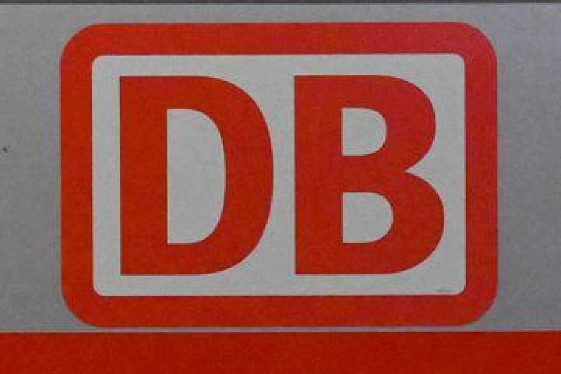 Bei der Bahn fallen am Dienstag wieder Züge aus. (Symbolbild: Felix Hörhager/dpa)