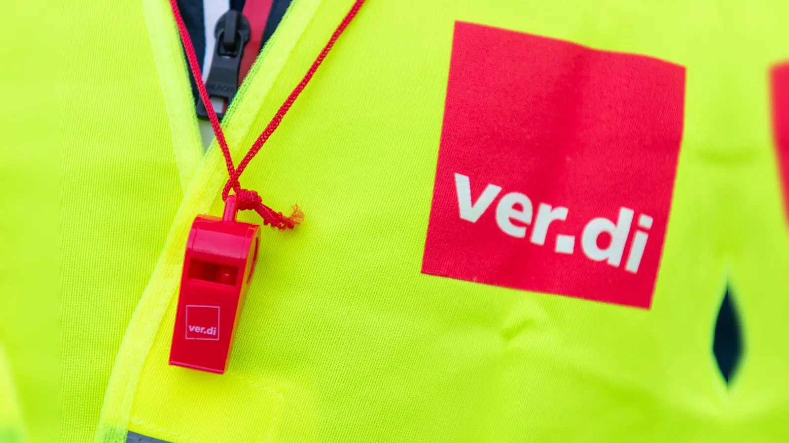 Am Freitag ruft die Gewerkschaft Verdi in Weiden zum Warnstreik auf. (Symbolbild: Christophe Gateau/dpa)