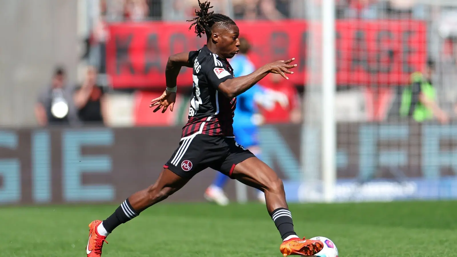 Flügelspieler Joseph Hungbo wird den 1. FC Nürnberg nach einer Saison wieder verlassen. (Bild: Daniel Karmann/dpa)