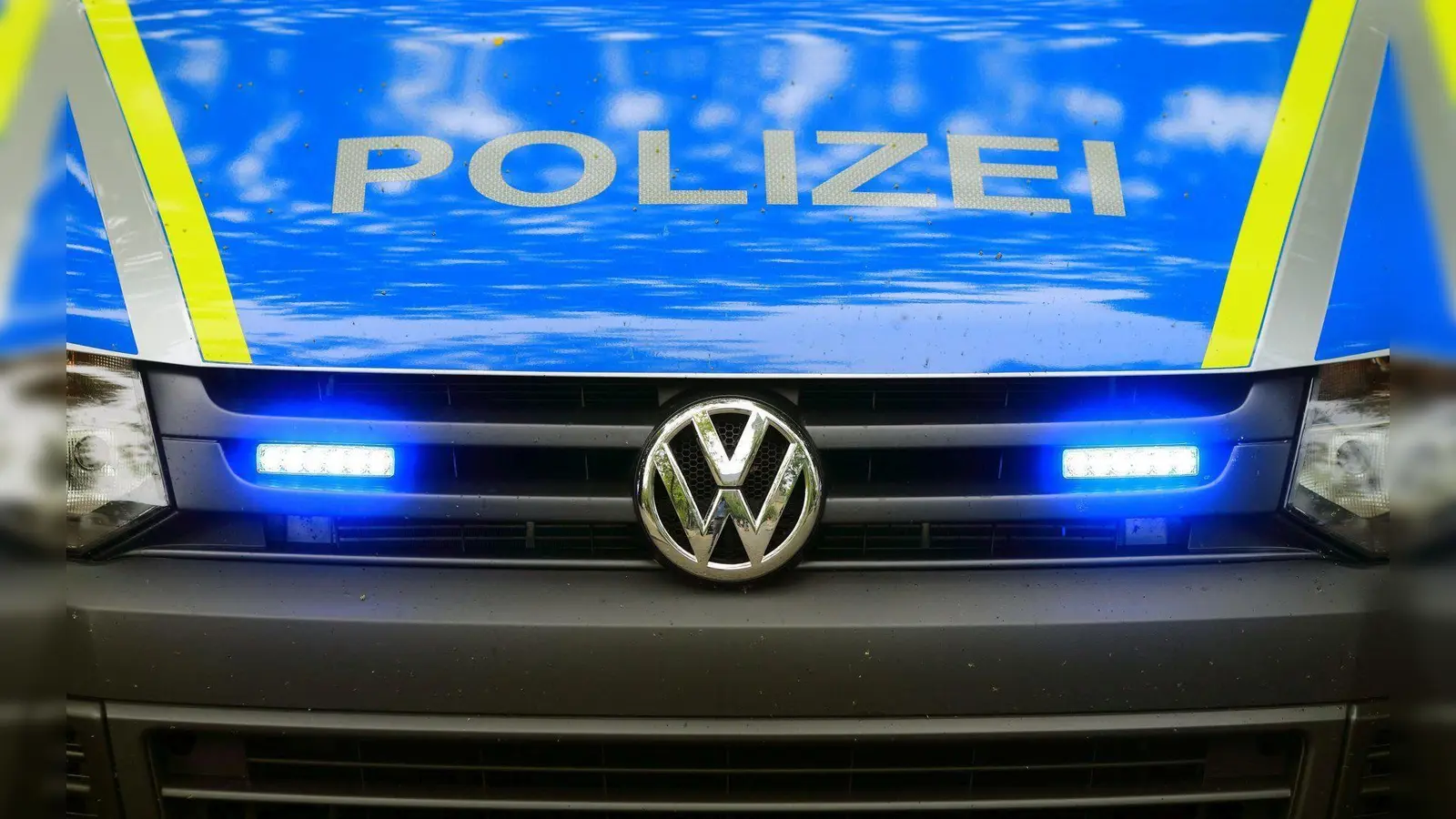 Die Grenzpolizeiinspektion Waidhaus stoppte einen Mann, gegen den ein Haftbefehl vorlag.  (Symbolbild: Jens Wolf/dpa)