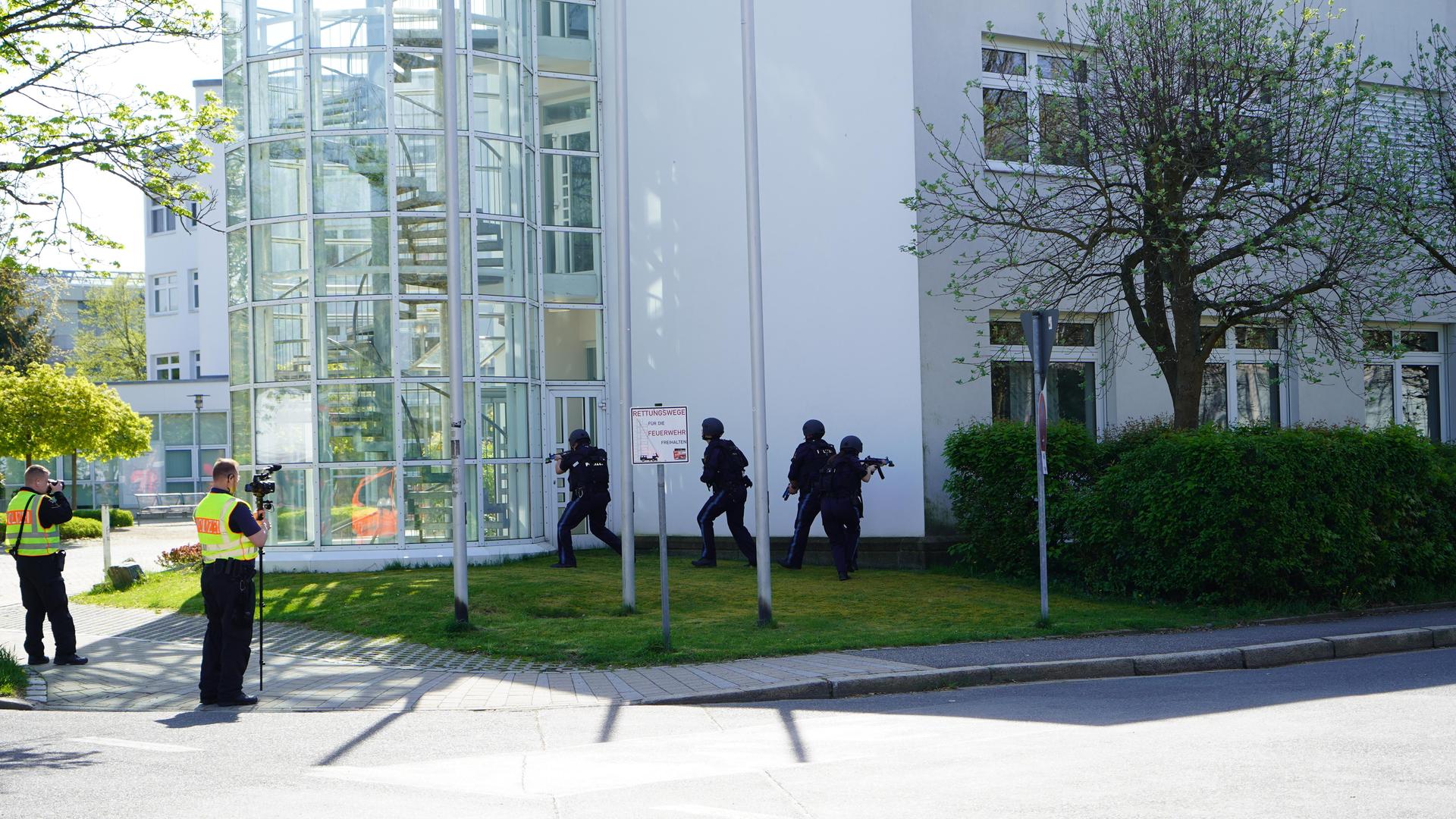 Im Gebäude der Agentur für Arbeit fand eine große Polizeiübung statt. (Bild: mcl)