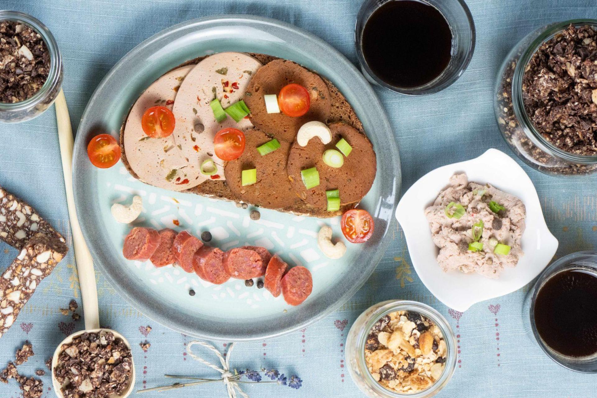 Gerade in Fertigprodukten ist häufig eine Menge Zucker versteckt. (Symbolbild) (Bild: Sebastian Kahnert/dpa)