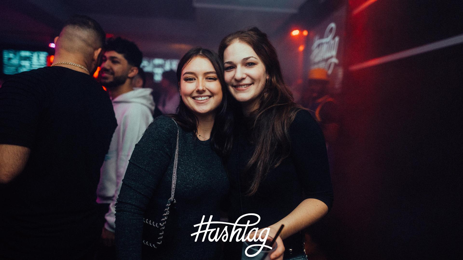 Bei der „Hashtag Saturday”-Partyim Hashtag Weiden sorgte <b>DJ RobVEE</b> für den passenden Sound. (Bild: Sebastian Reiter)