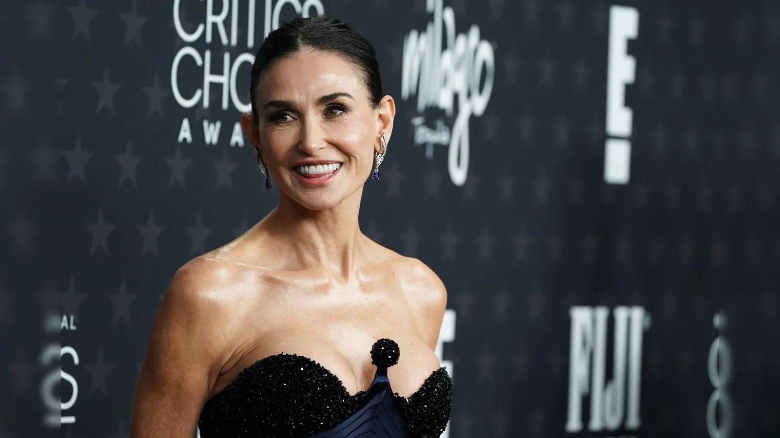 Demi Moore konnte auch bei den Critics Choice Awards triumphieren. (Bild: Jordan Strauss/Invision/AP/dpa)