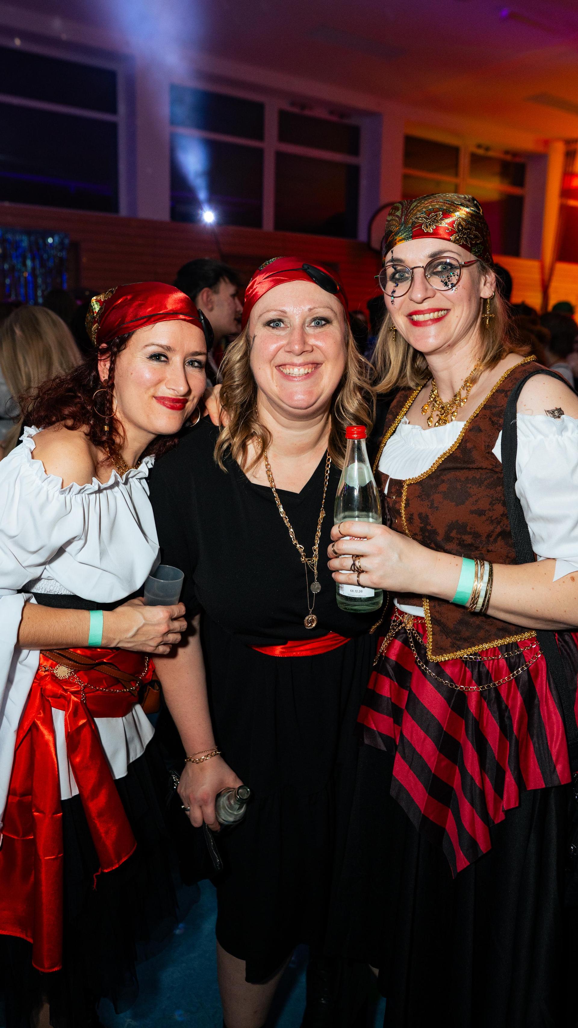 Beim Faschingsball des FC Luhe gings mit Vollgas weiter im Faschingstreiben.  (Bild: Hannes Stock)