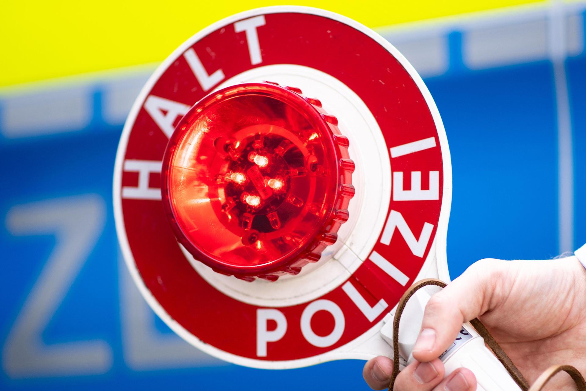Die Polizeiinspektion Eschenbach hat am Wochenende mehrere Trunkenheitsfahrten festgestellt. (Bild: Marius Becker/dpa)
