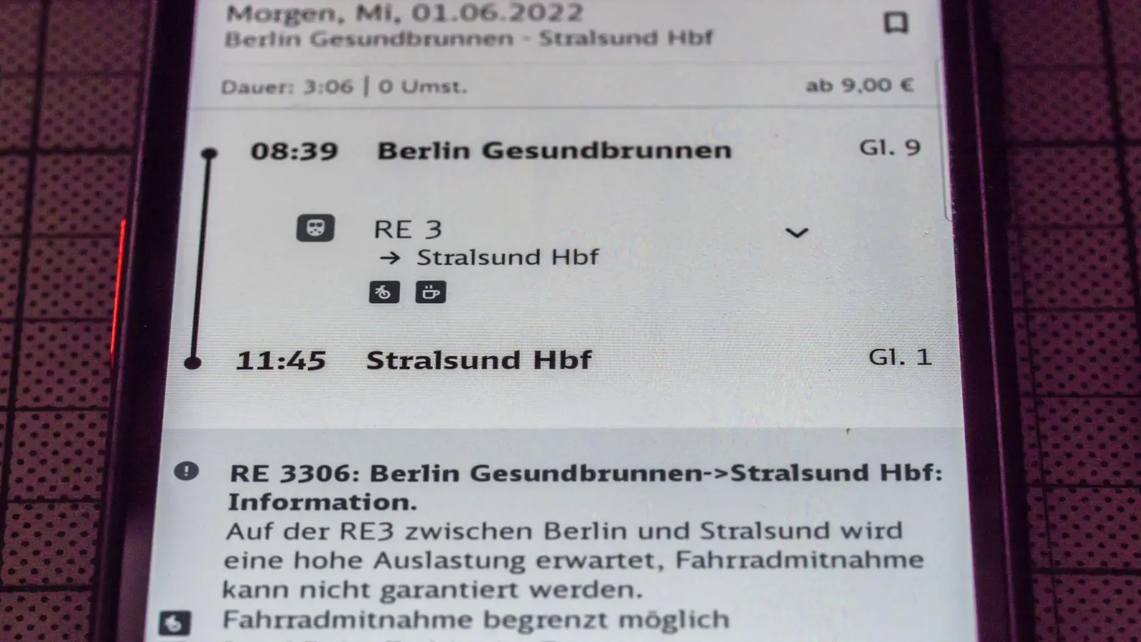 Derzeit gestört: Die Bahn-Buchungsapp DB Navigator. (Archivbild) (Bild: Georg Hilgemann/dpa-Zentralbild/dpa)