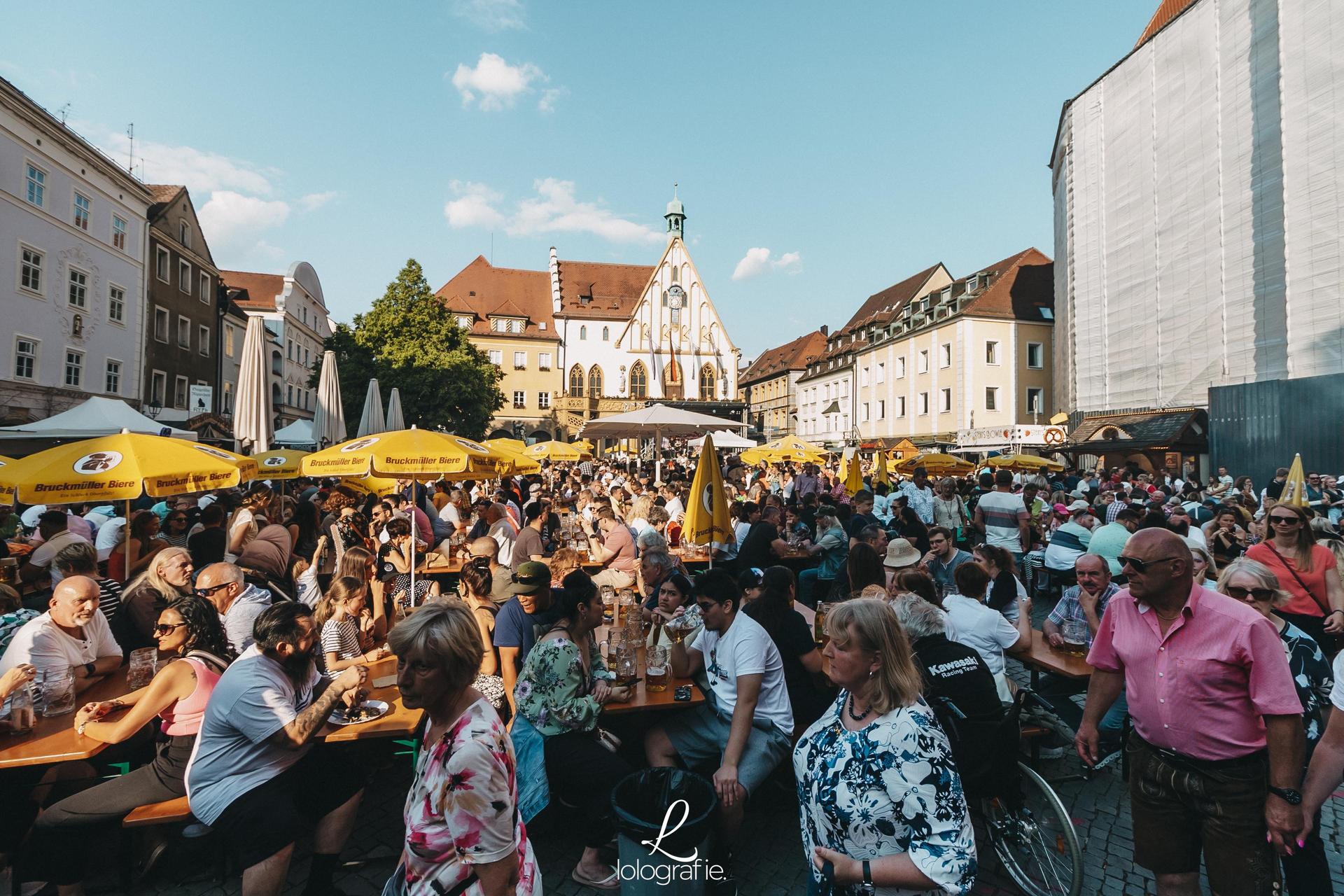 Das war am Marktplatz am Amberger Altstadtfest los! (Bild: Lolografie)