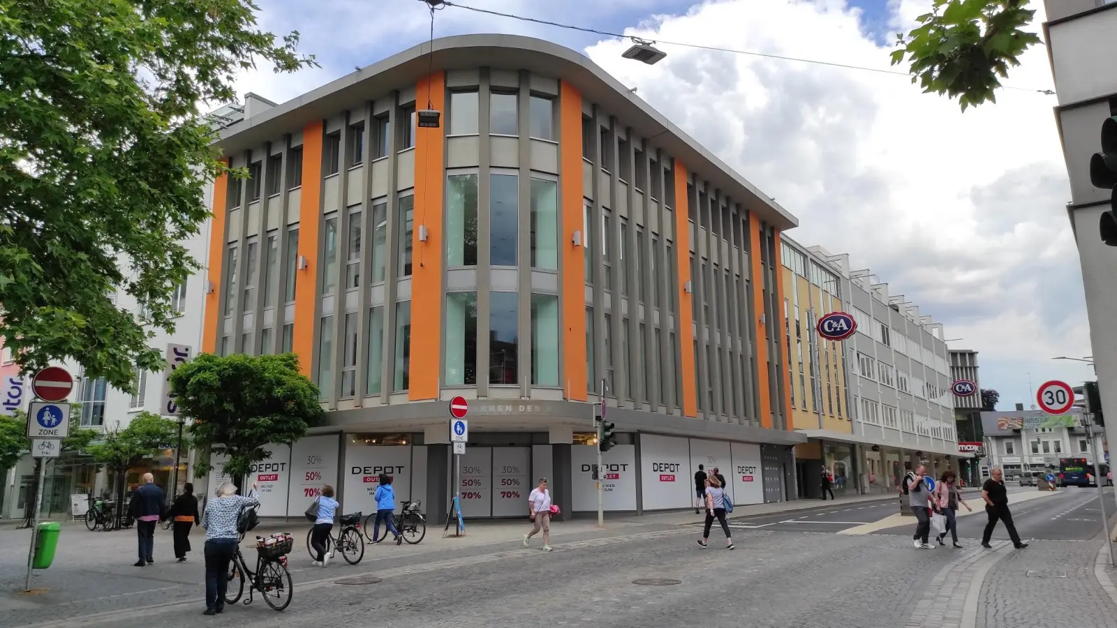„Depot” eröffnete 2023 im früheren Jockwer-Gebäude in der Sedanstraße.  (Bild: rg)