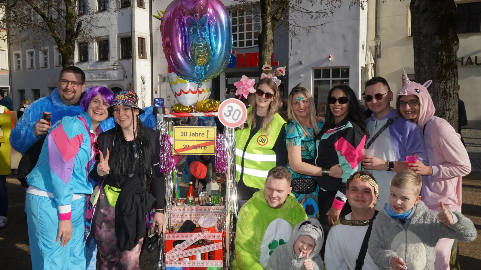 So war der Faschingsdienstag in der Weidener Innenstadt. (Bild: mcl)