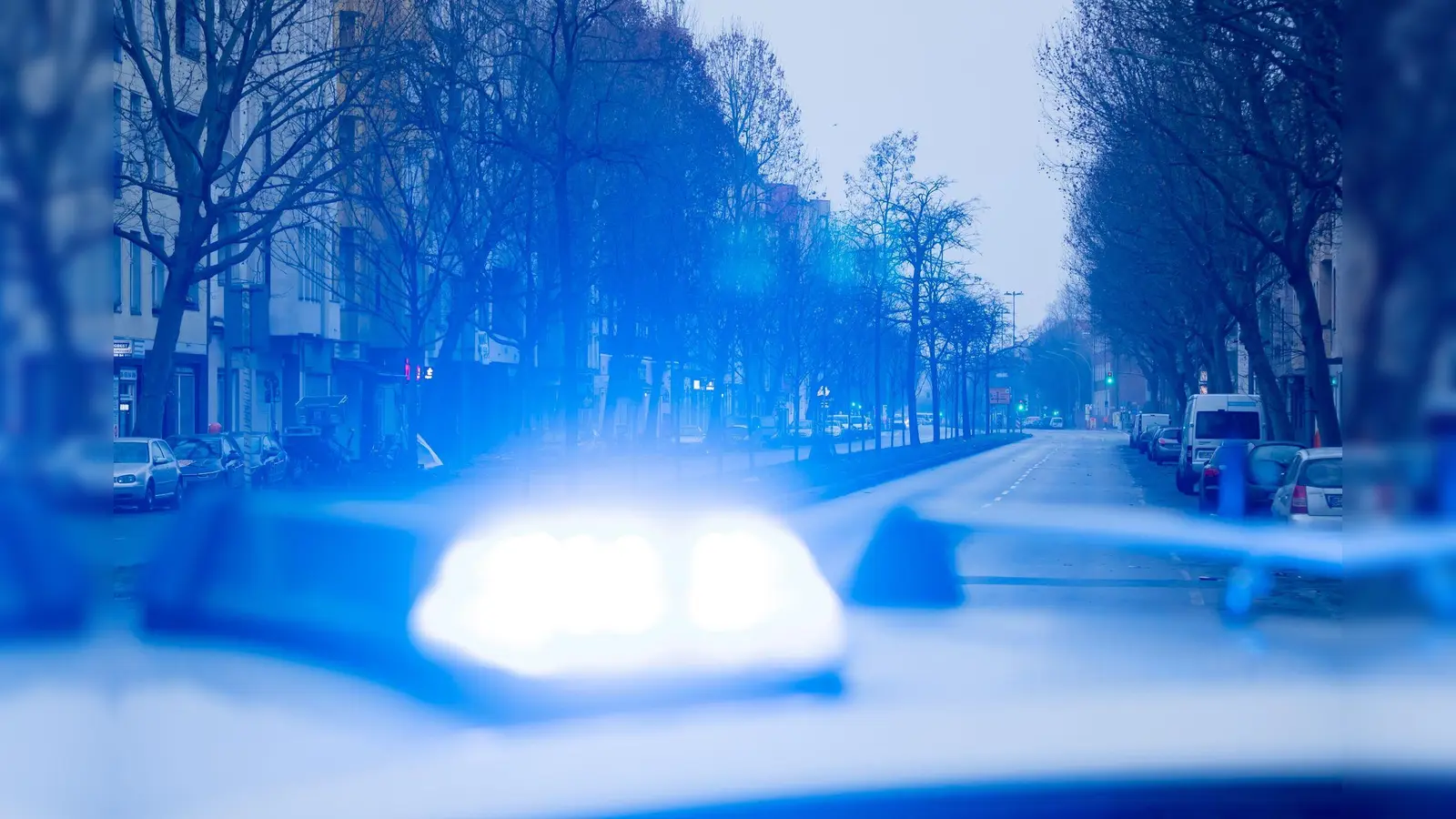 Die Polizei erwischt am Mittwochabend in Windischeschenbach zwei Jugendliche auf ihren Rollern - beide ohne Führerschein.  (Symbolbild: Christoph Soeder/dpa)