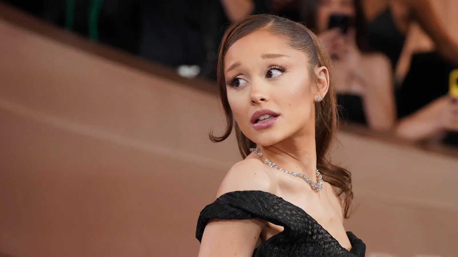 An der Diskussion um Ariana zeigt sich eine gesellschaftliche Debatte über Schönheitsideale und ihre Folgen. (Archivbild)  (Bild: Jordan Strauss/Invision/dpa)