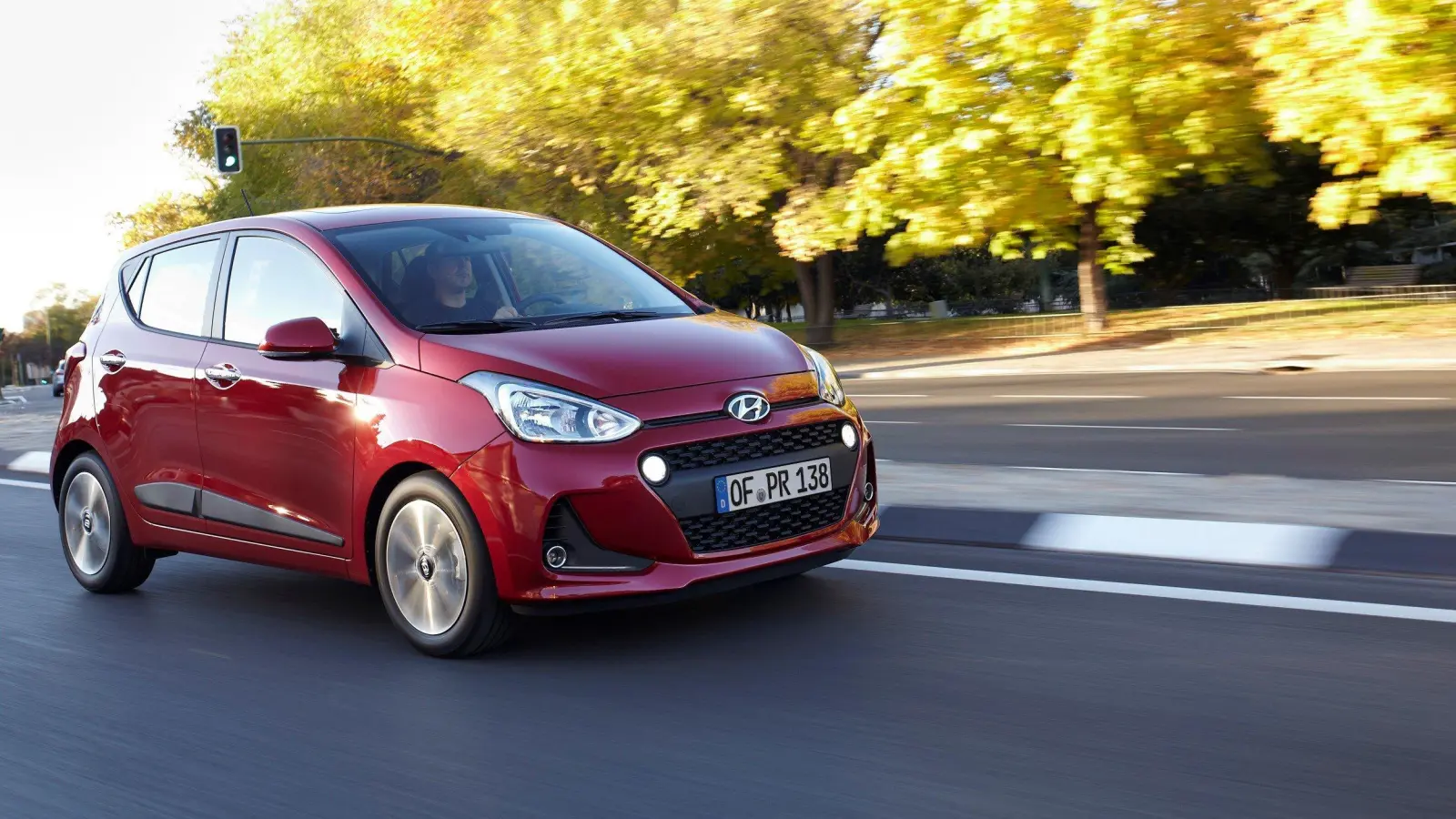 In Weiden sucht ein Mann gezielt nach einem Hyundai i10 – identisch mit dem abgebildeten Modell, jedoch in schwarzer Lackierung. (Symbolbild: Hyundai)