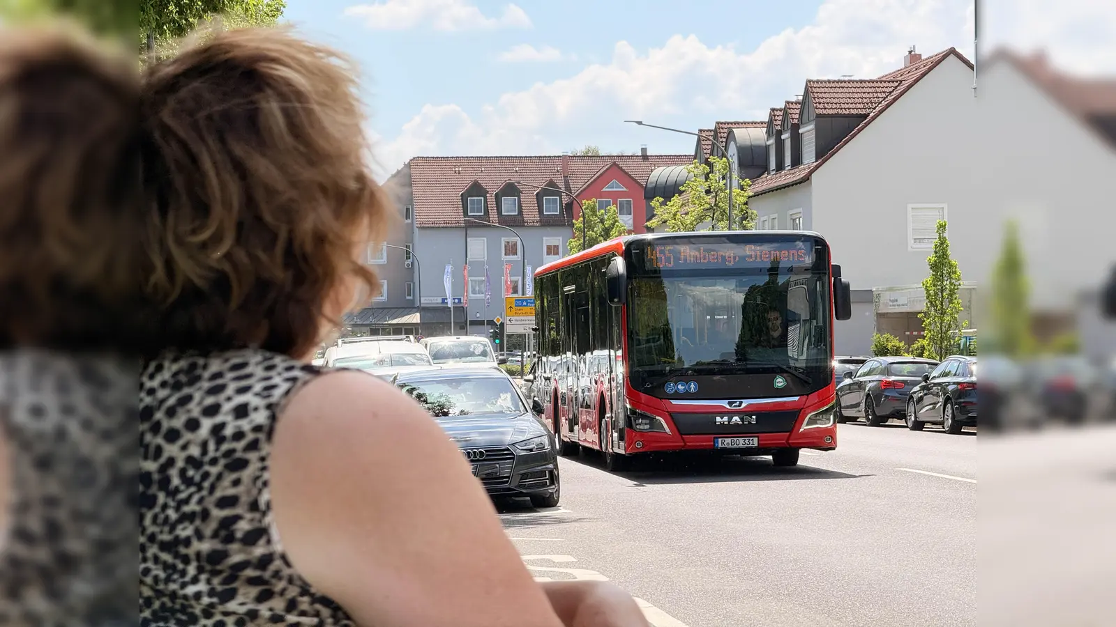 Ab September gewinnt die Busverbindung zwischen Amberg und Weiden durch einen einstündigen Taktverkehr an Wochentagen bis in den späten Abend hinein an Attraktivität. Aus der heutigen Nummer 455 wird dann die Linie 490 E. (Bild: Gabi Schönberger)