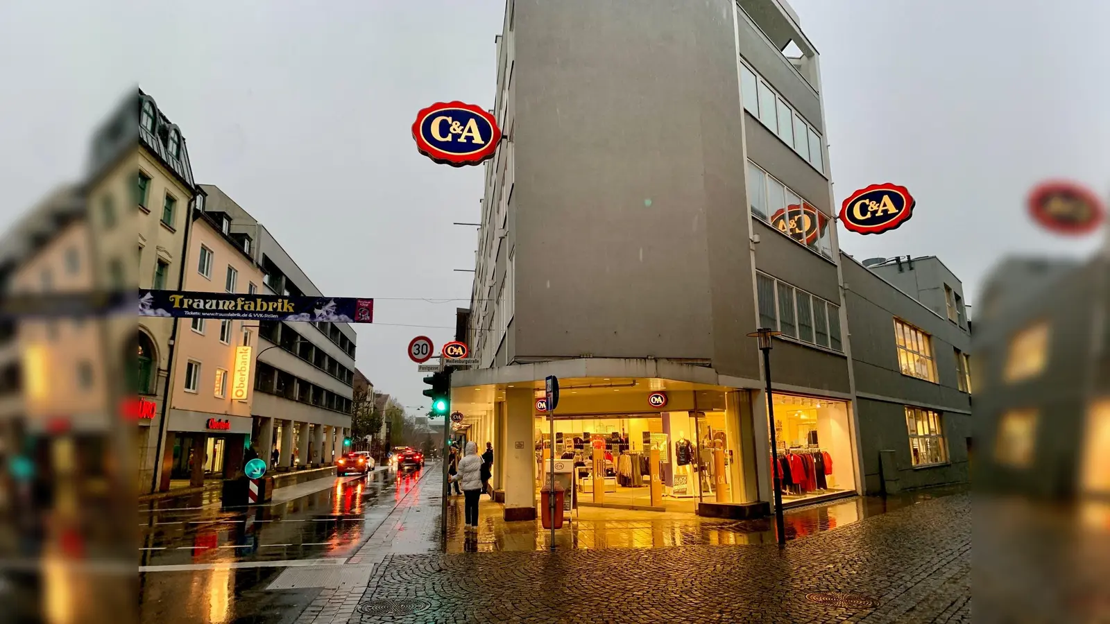 Die Weidener Filiale von C&amp;A in der Sedanstraße sollte im Frühjahr 2025 schließen.  (Archivbild: Gabi Schönberger)