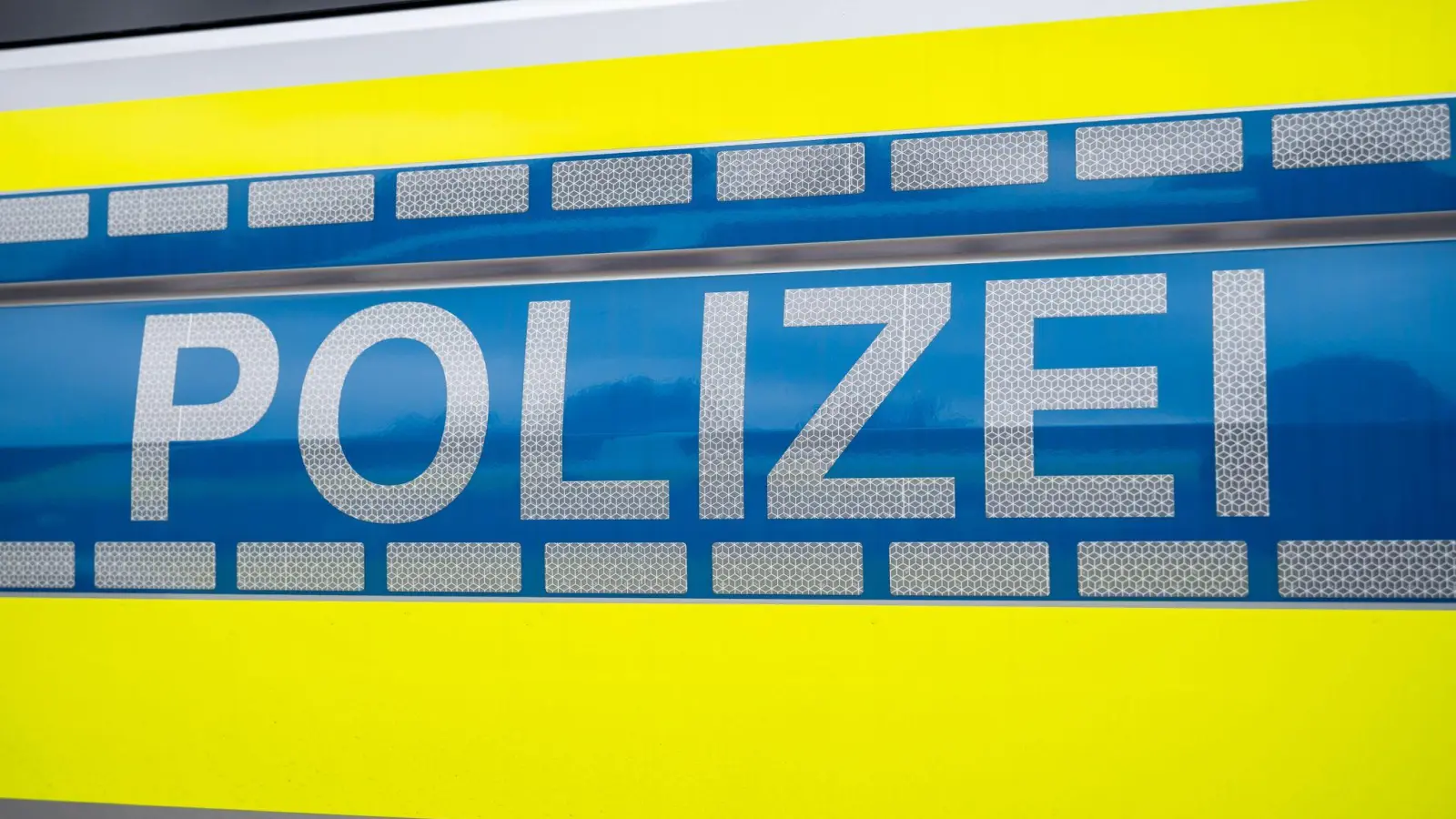 Ein Unbekannter stahl einen Staubsauger in Weiden, ließ die Beute jedoch fallen und flüchtete. (Symbolbild: Daniel Vogl/dpa)