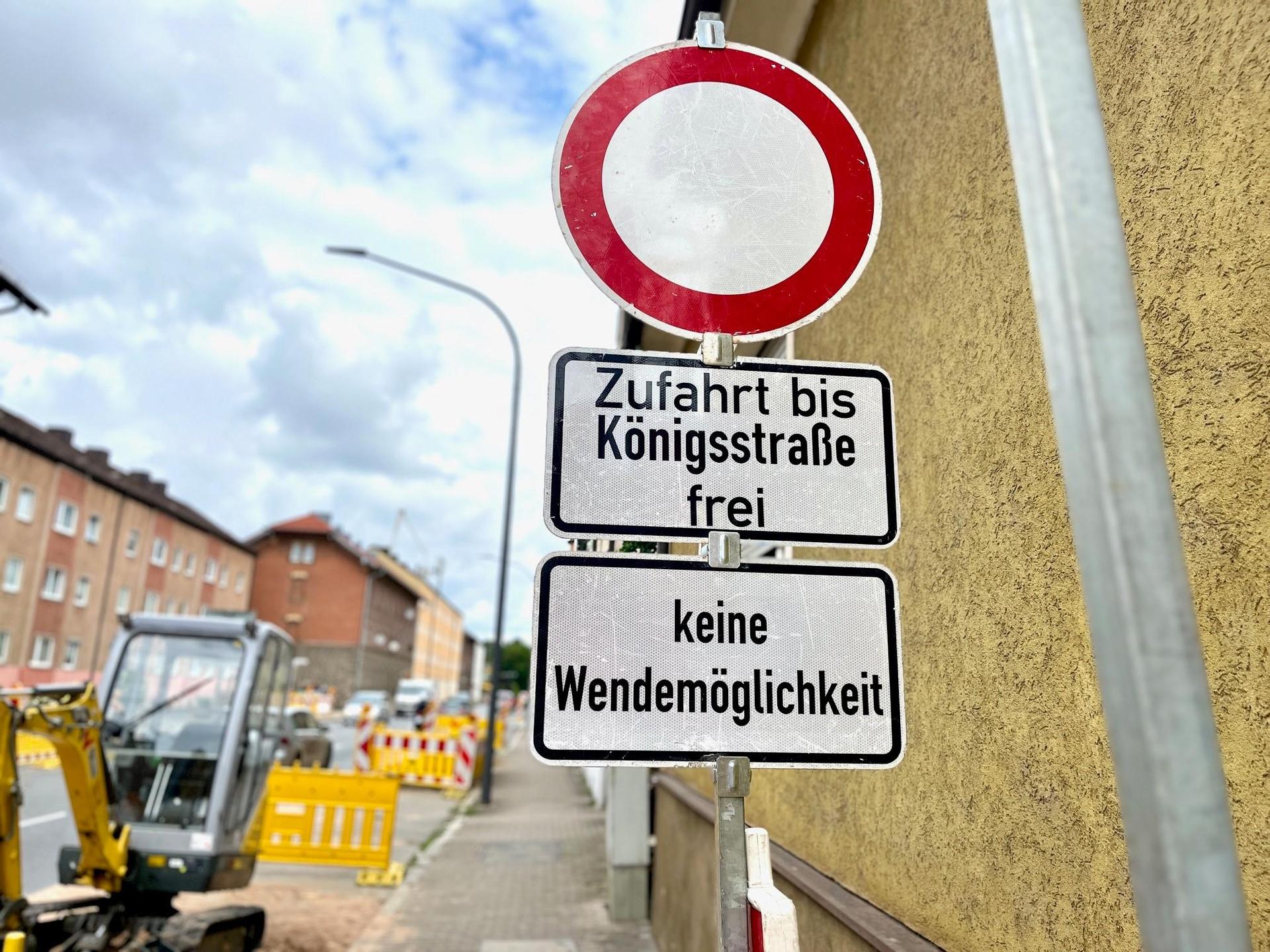 Die Prinz-Ludwig-Straße ist stadtauswärts gesperrt. (Bild: Gabi Schönberger)