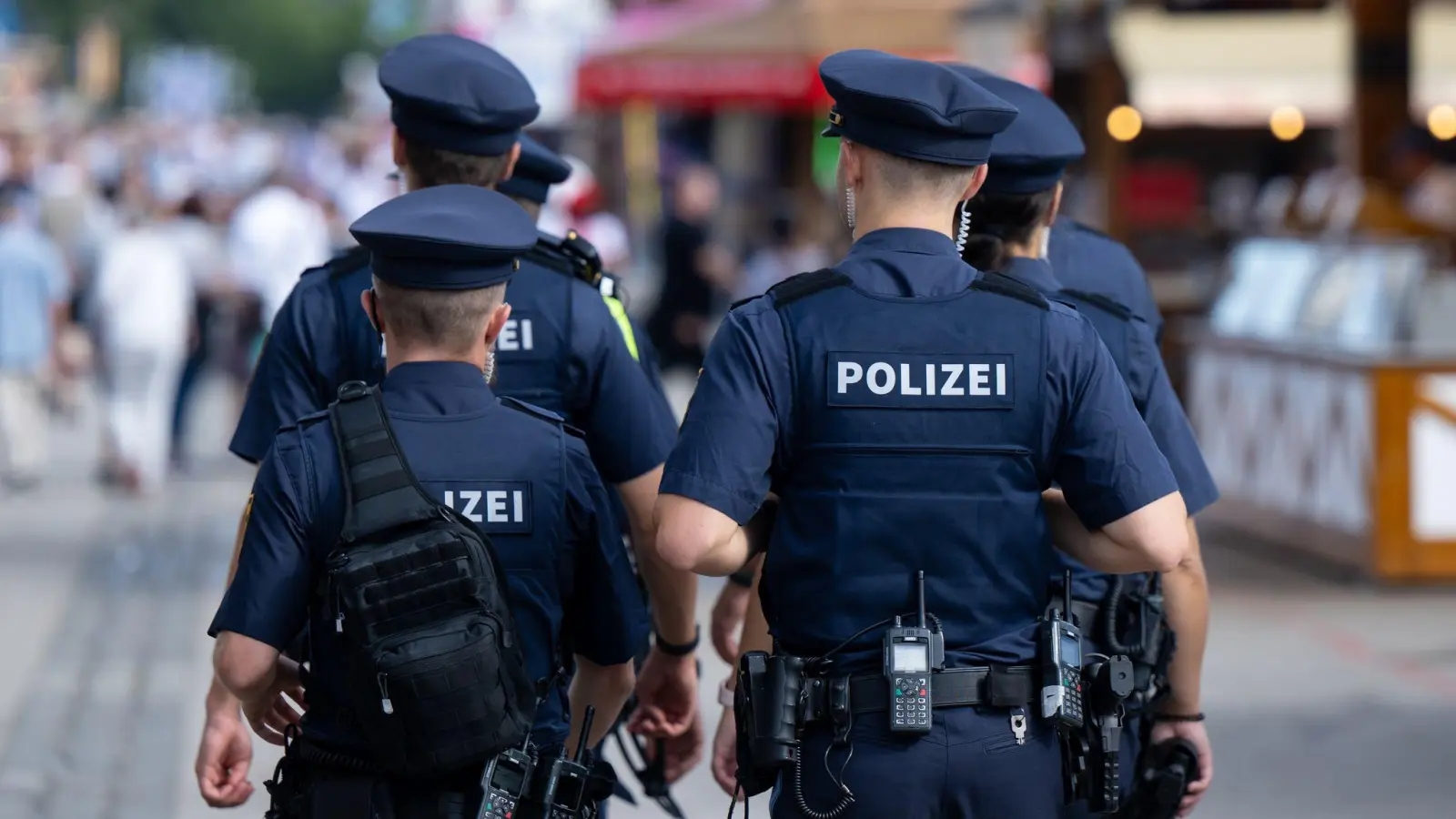 Die Polizei nahm den Verdächtigen noch auf der Wiesn fest. (Symbolbild) (Bild: Sven Hoppe/dpa)