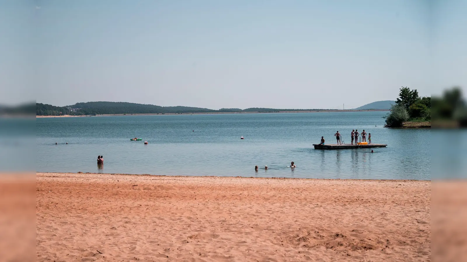 Fischer haben die Badeinseln am Brombachsee überprüft und sind dort nicht mehr auf Welse gestoßen. (Symbolbild) (Bild: Daniel Vogl/dpa)