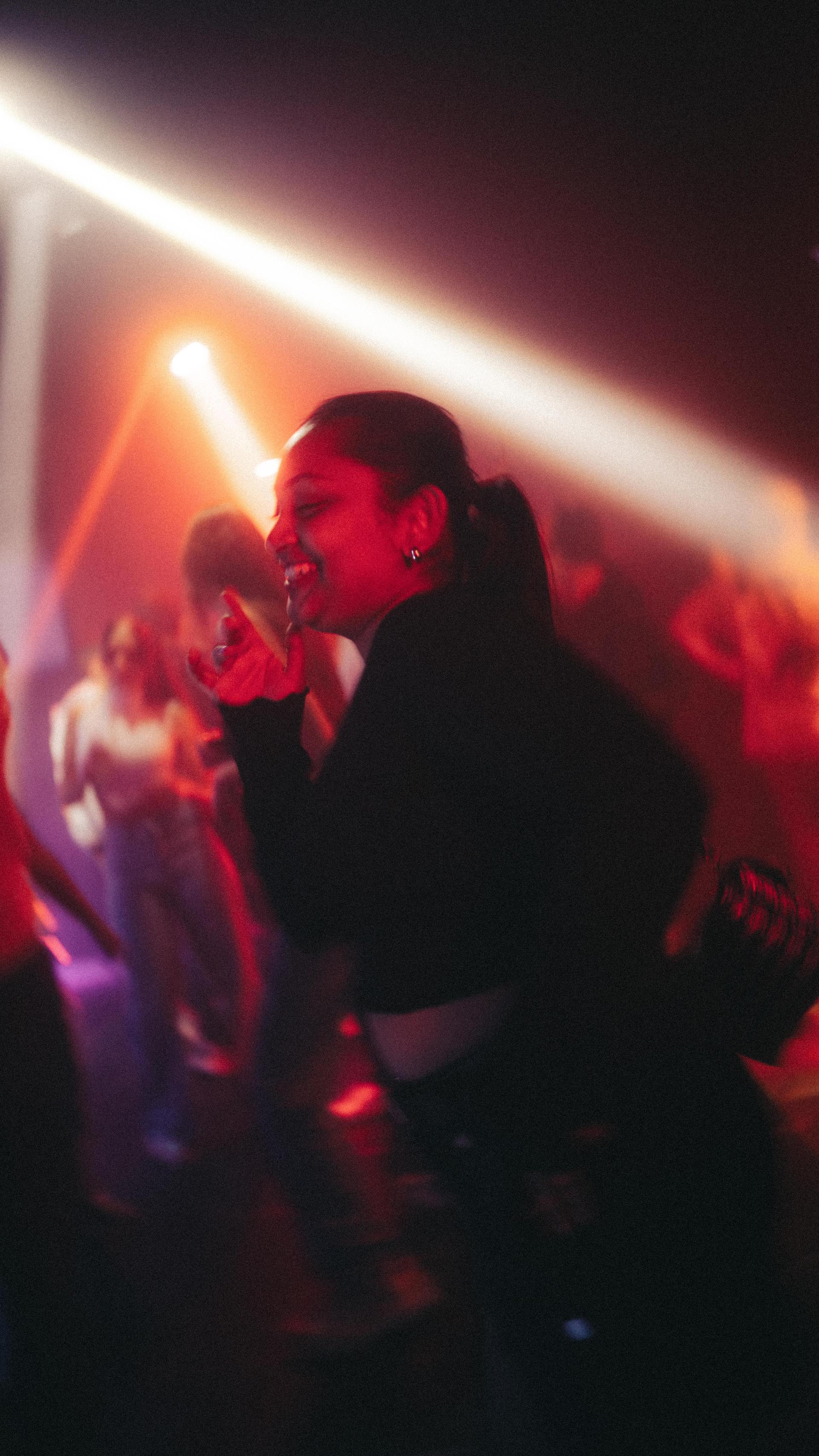 Die Opening Party im Nightlife bringt drei DJs, Beats, Drinks und Vibes.  (Bild: Sebastian Reiter)
