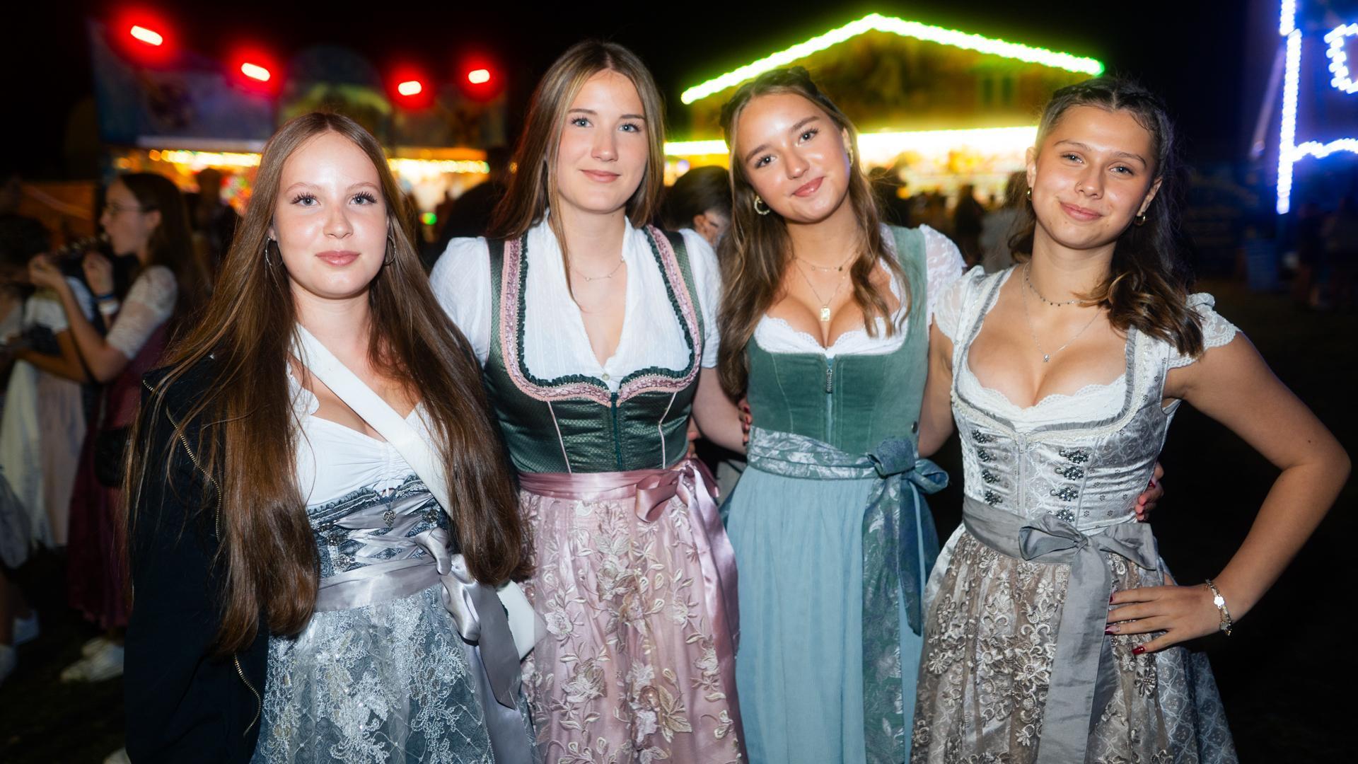 Die Quertreiber rocken am Samstagabend das Festzelt bei der Kirwa in Wernberg.  (Bild: Hannes Stock)