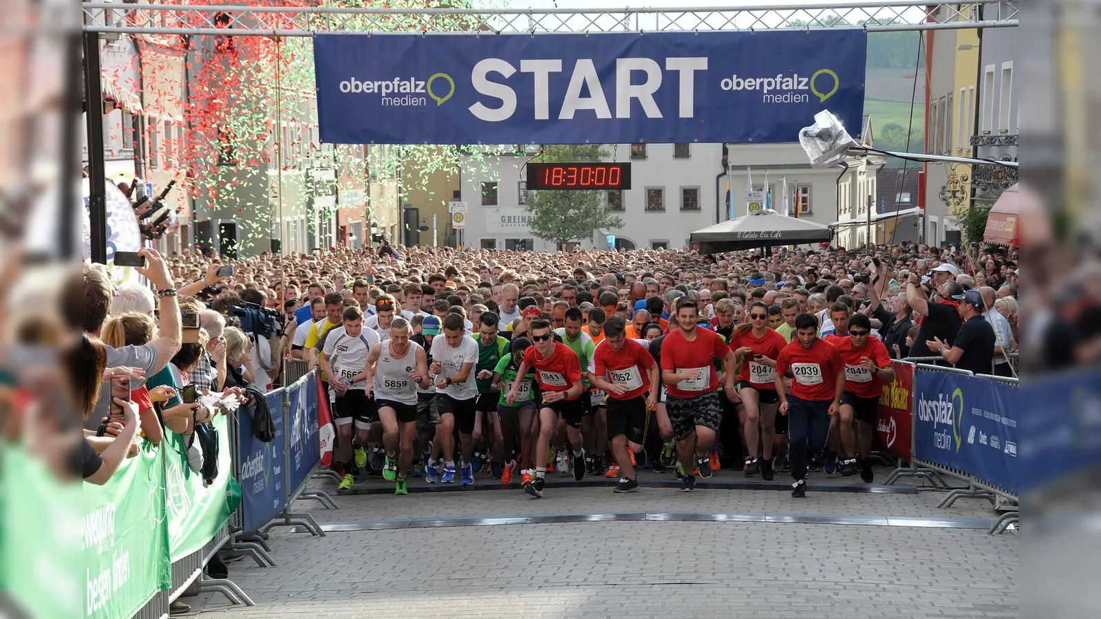 Beim NOFI-Lauf 2018 in Neustadt/WN gingen rund 7000 Läufer an der Start. (Archivbild: Digitaldesk (Alexander.Unger@derneuetag.de, alexander.unger@oberpfalzmedien.de))
