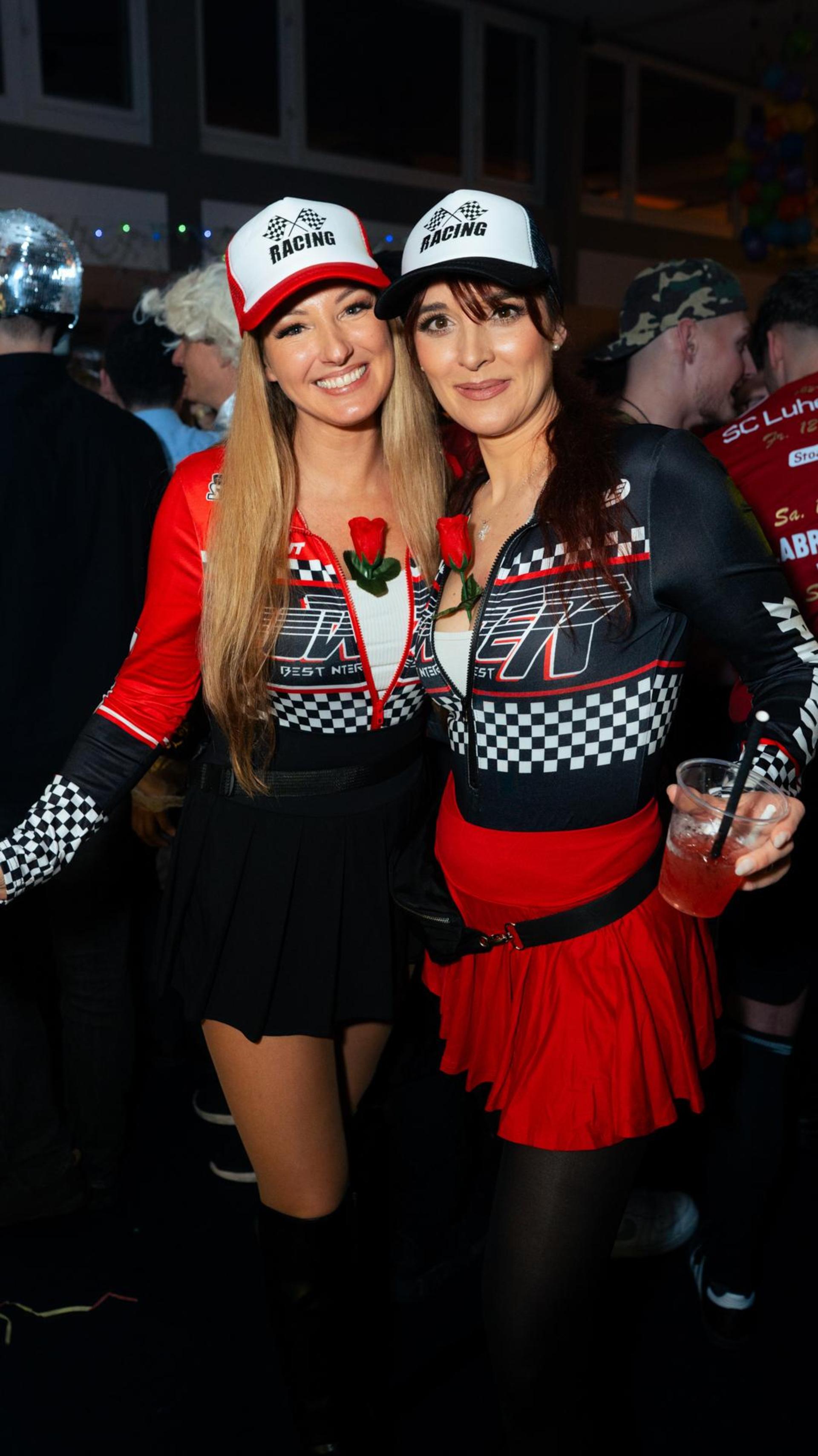 Am Sportlerball in Schirmitz gings mit Vollgas weiter im Faschingstreiben.  (Bild: Hannes Stock)