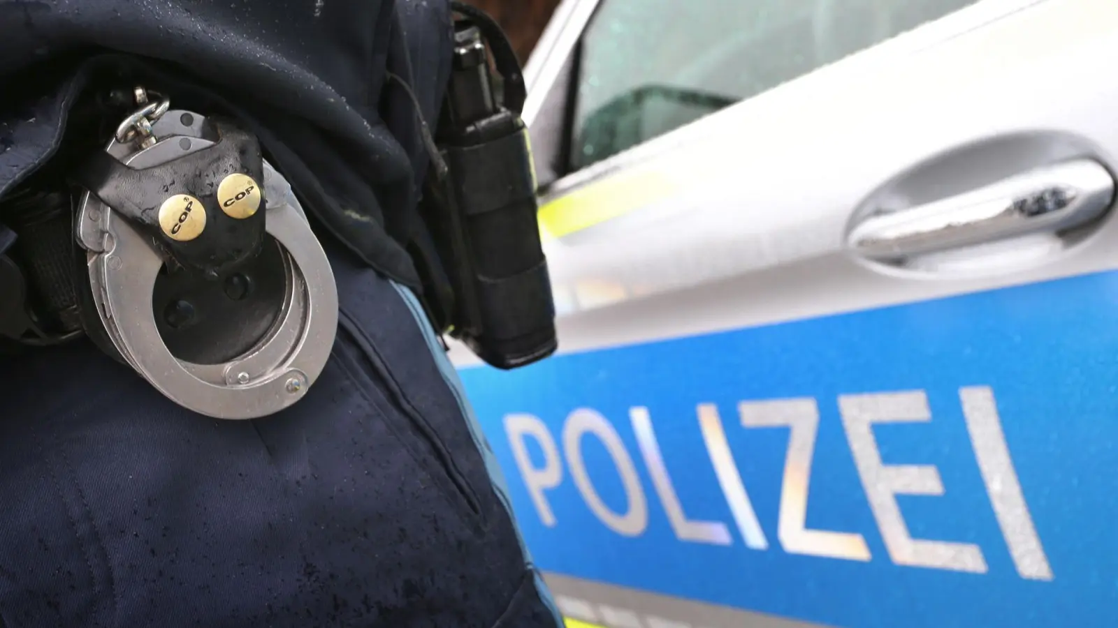 Die Polizei ermittelt den Tatverdächtigen. (Symbolbild) (Bild: Karl-Josef Hildenbrand/dpa)