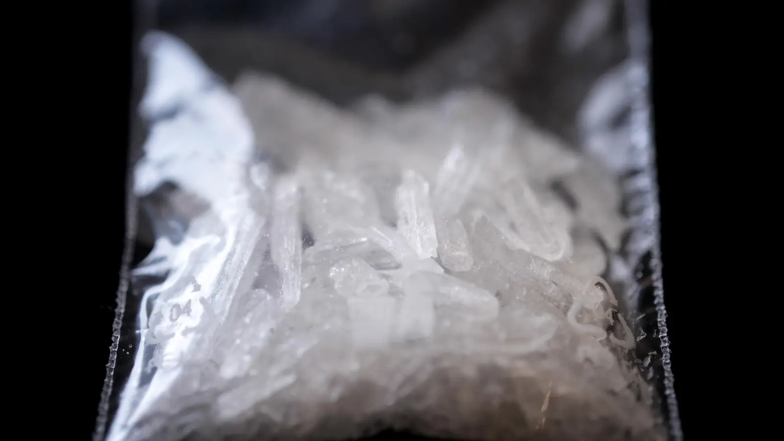 Drogen hatte ein Mann aus Tirschenreuth dabei, der am Grenzübergang Schirnding kontrolliert wurde. (Symbolbild: David-Wolfgang Ebener/dpa)