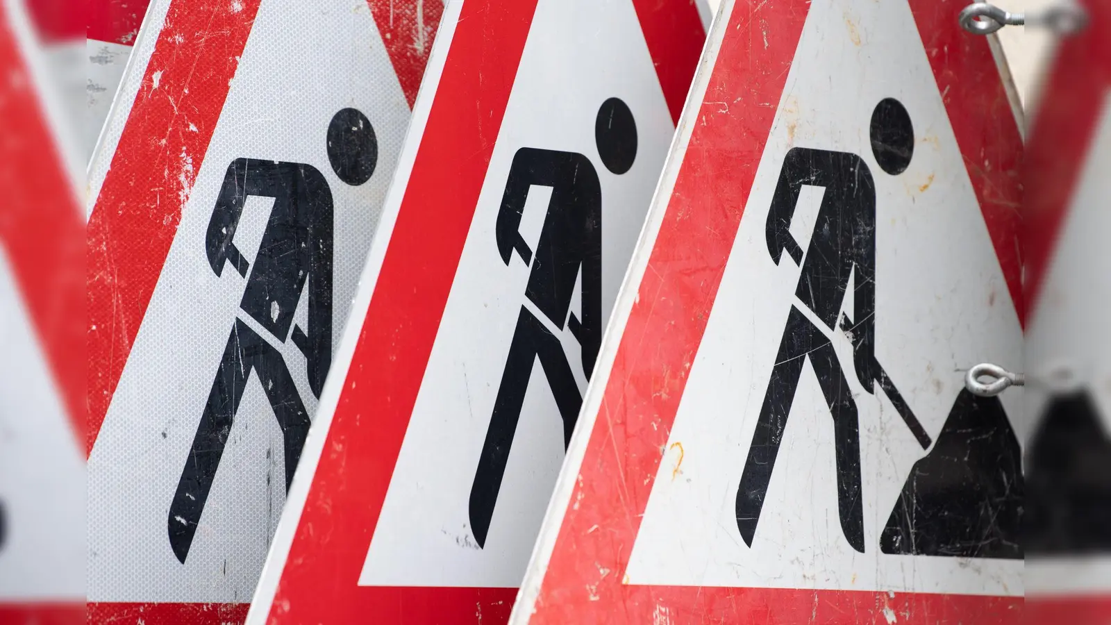 Ab Montag, 6. Oktober, beginnen in Weiden umfangreiche Kanalsanierungen. (Symbolbild: Sebastian Kahnert/dpa-Zentralbild/dpa)