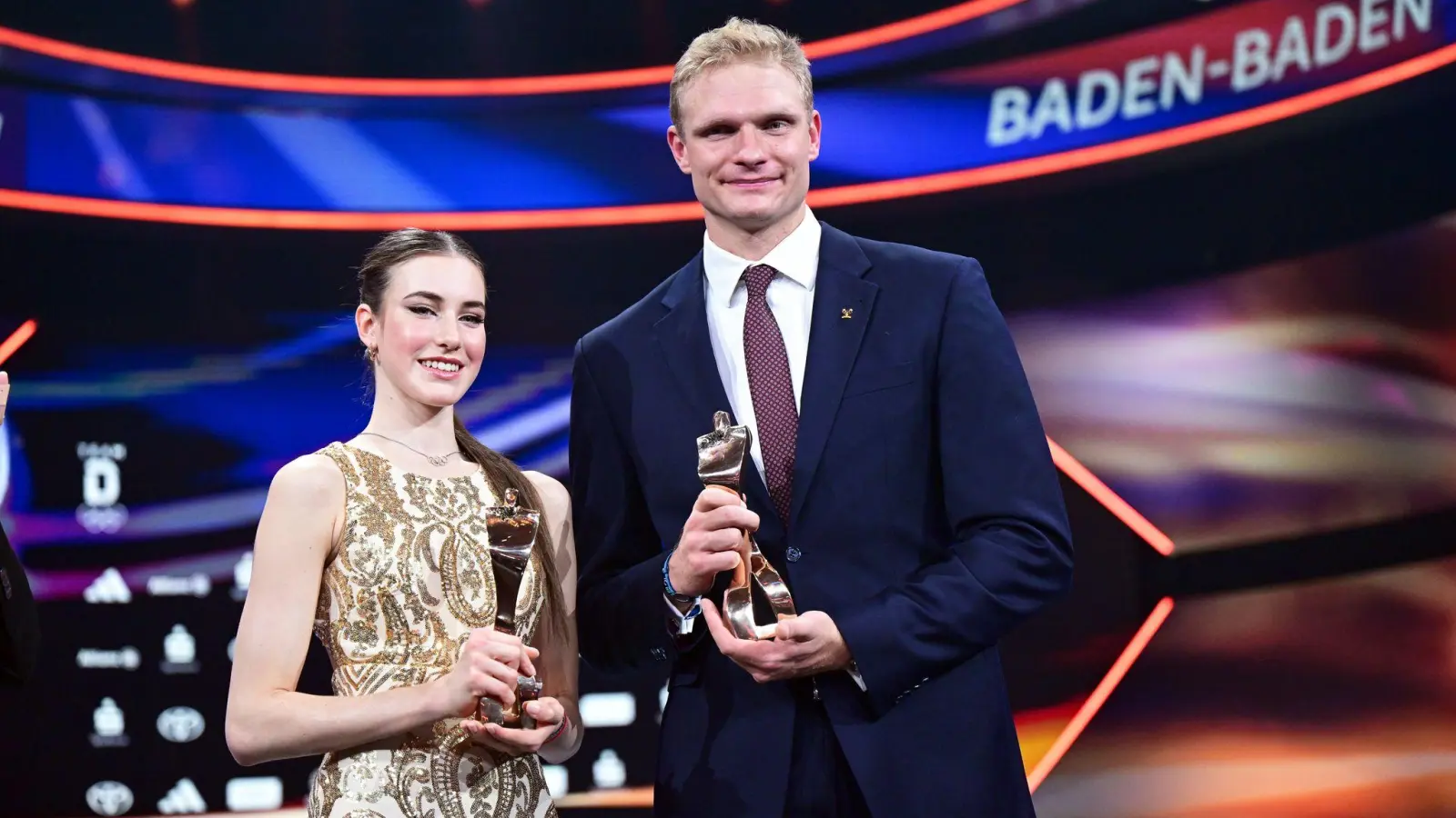 Deutschlands Sportlerin und Sportler des Jahres, Darja Varfolomeev und Oliver Zeidler, freuen sich auf besinnliche Tage.  (Bild: Bernd Weißbrod/dpa)