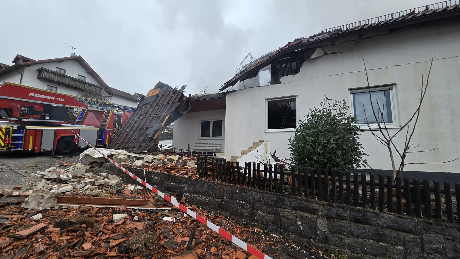 Nach einer Explosion in Chamerau bleibt die Ursache unklar. (Bild: Felix Stahl)
