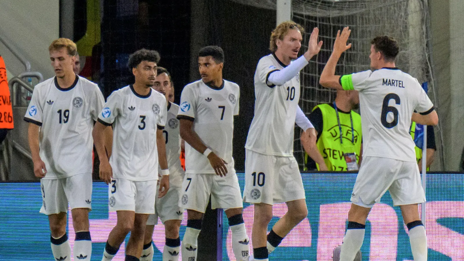 Die deutschen Spieler konnten gegen Frankreich jubeln (Bild: Veronika Mihalikova/TASR Slovakia/AP/dpa)