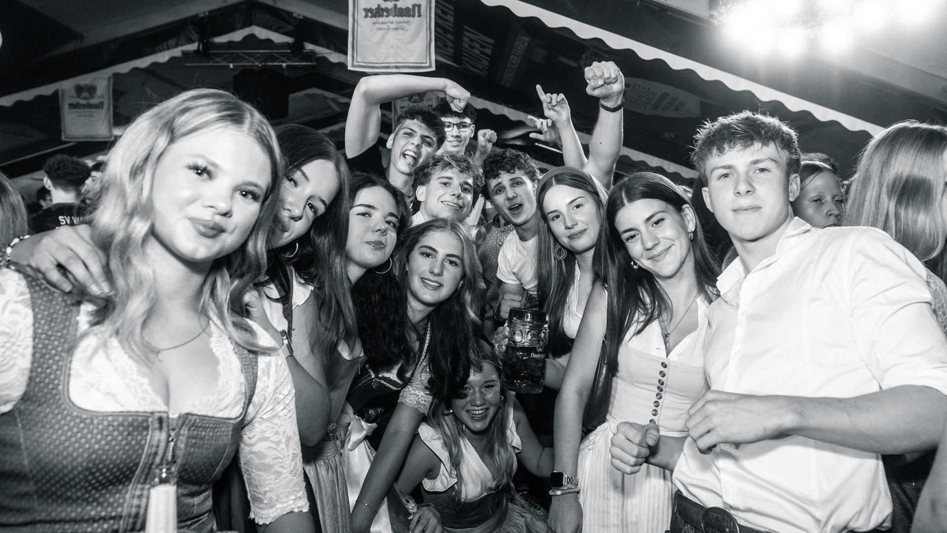 Die Bilder vom Freitag auf dem Weidener Volksfest 2025. (Bild: Hannes Stock)