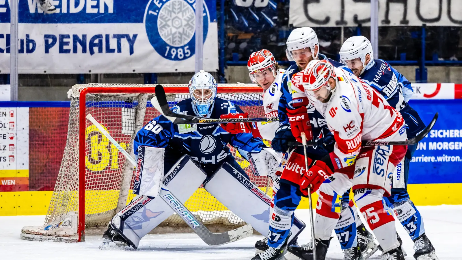 Die Blue Devils Weiden haben das Heimspiel gegen die Eispiraten Crimmitschau am Dienstagabend mit 1:2 verloren. Der Abstand auf Rang zehn beträgt damit nun acht Punkte.  (Bild: Tobias Neubert)